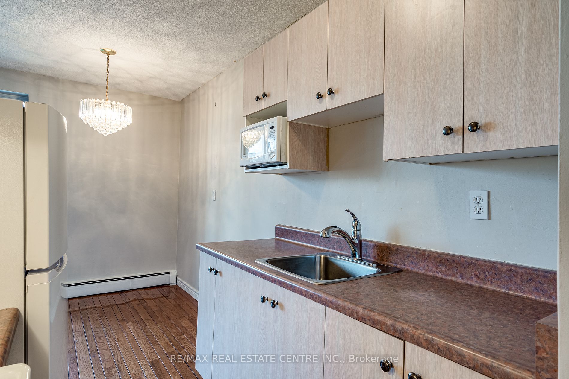 81 Charlton Ave E, #201