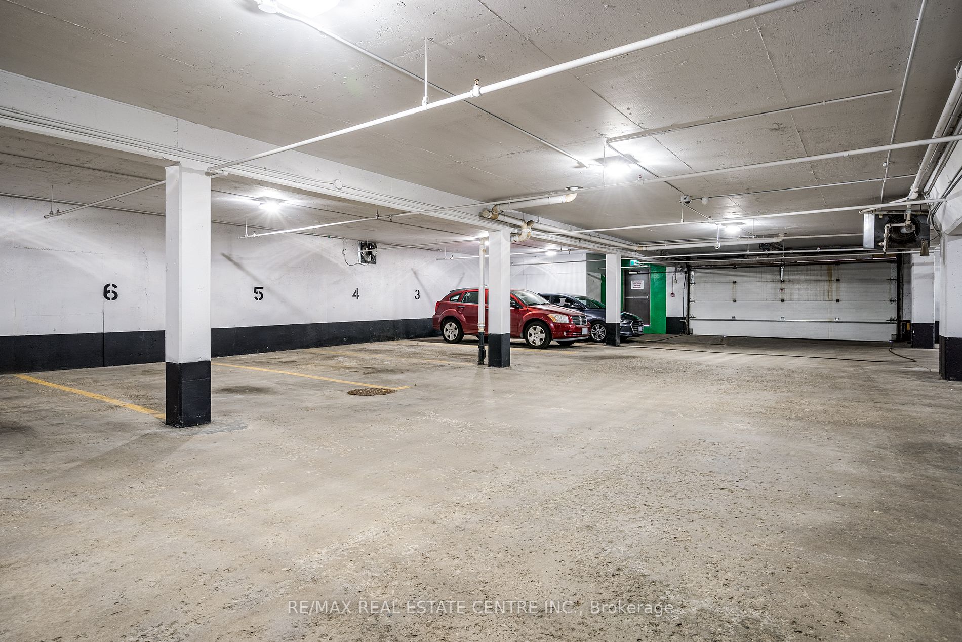 81 Charlton Ave E, #201