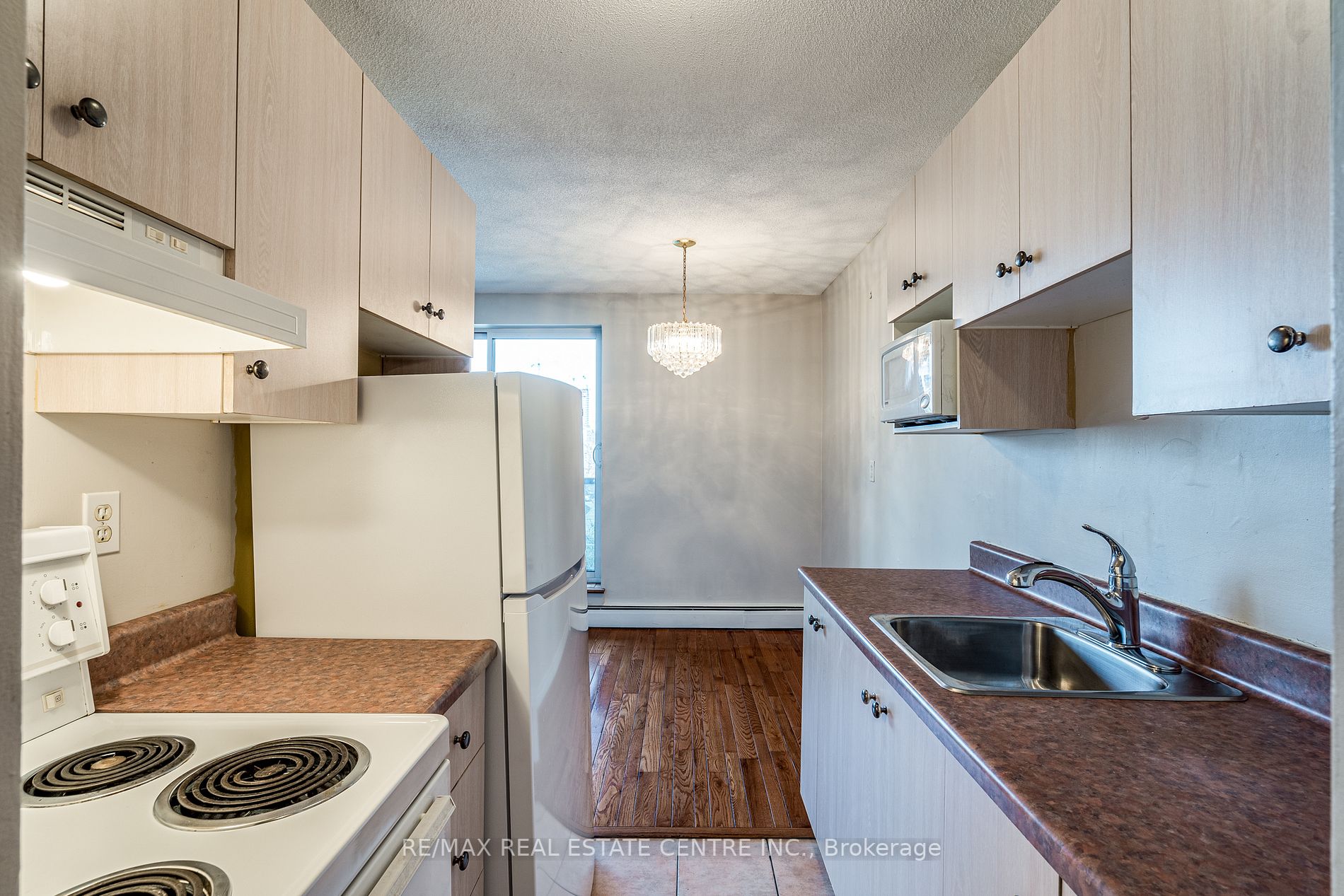 81 Charlton Ave E, #201