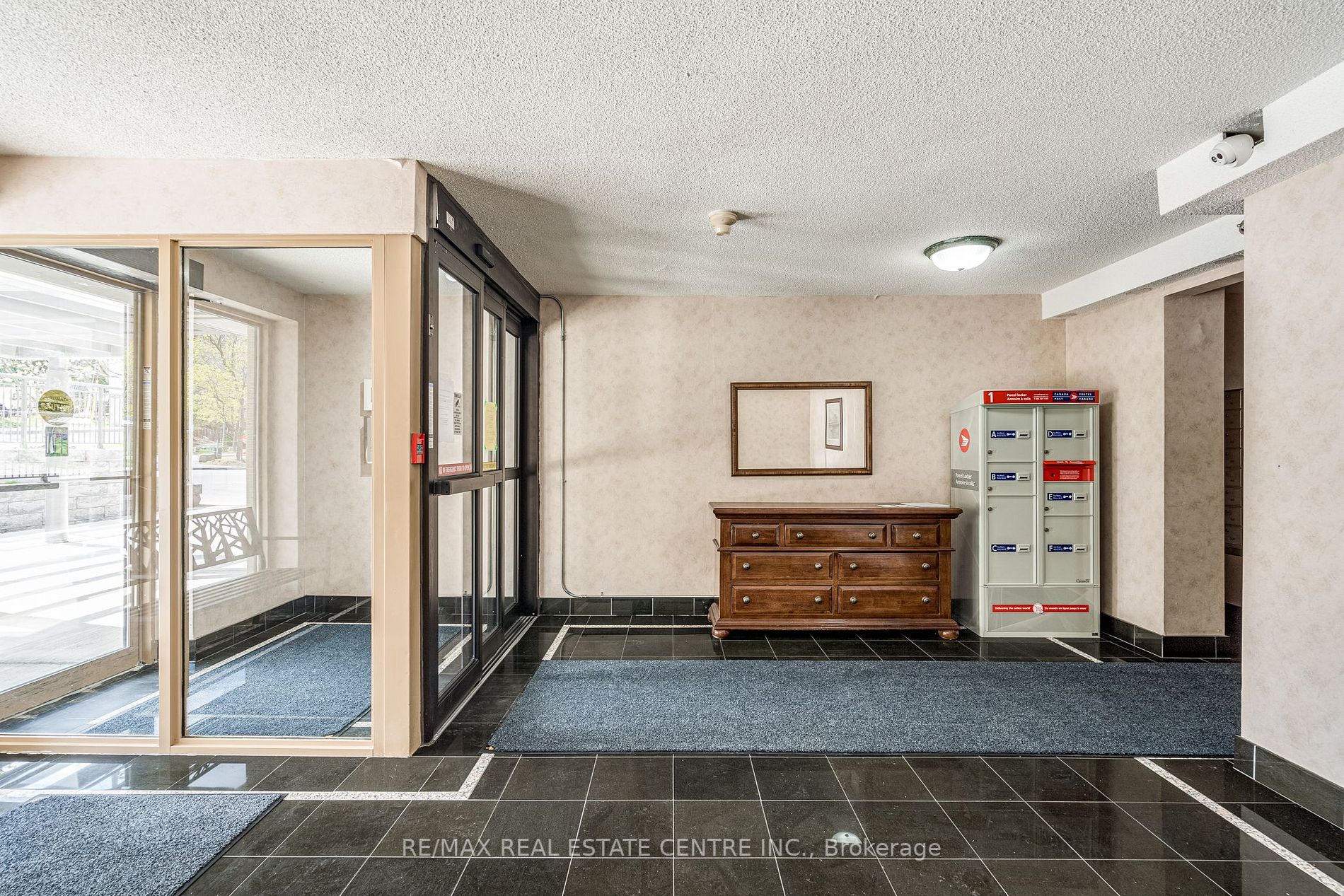 81 Charlton Ave E, #201