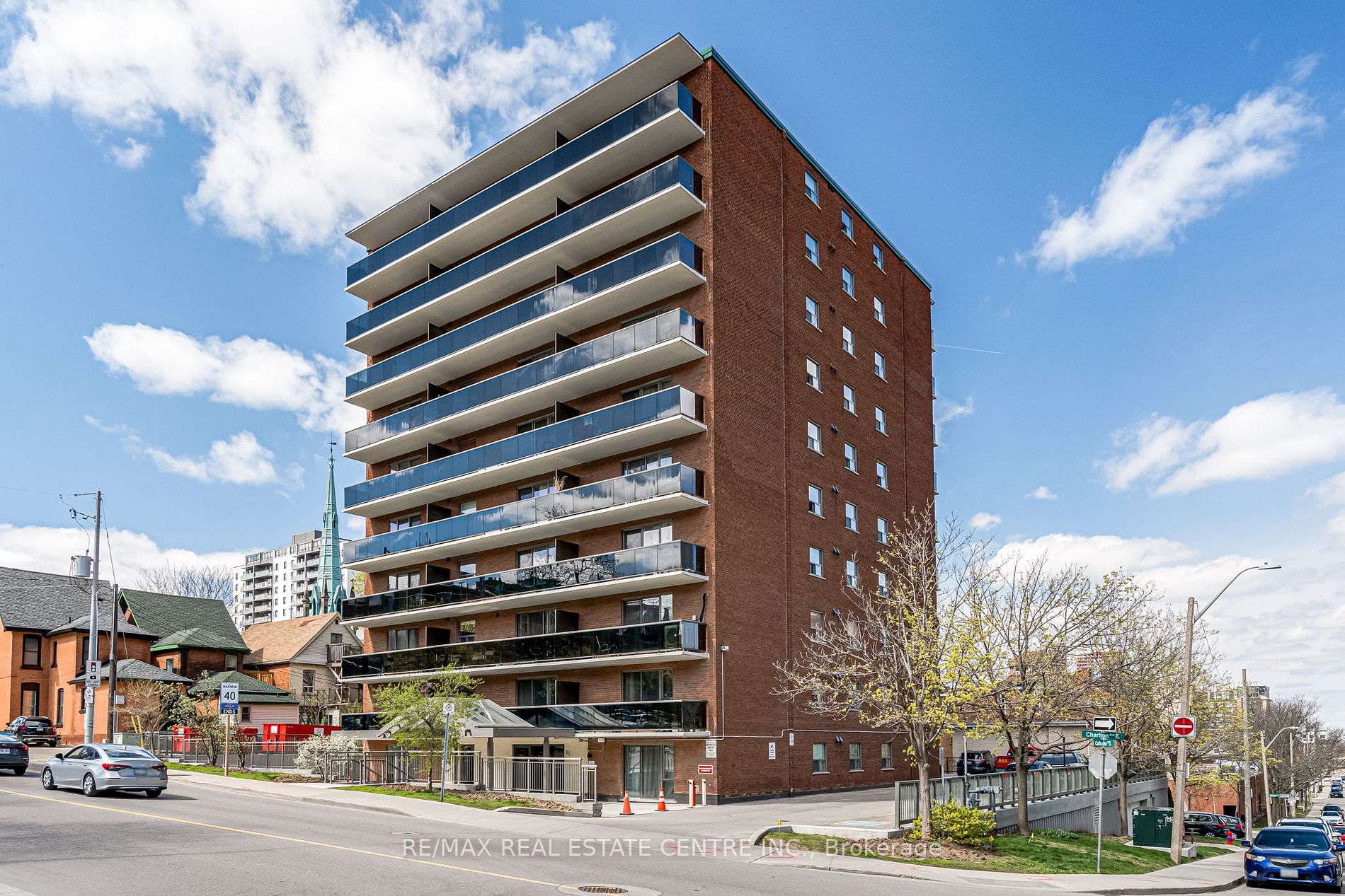 81 Charlton Ave E, #201
