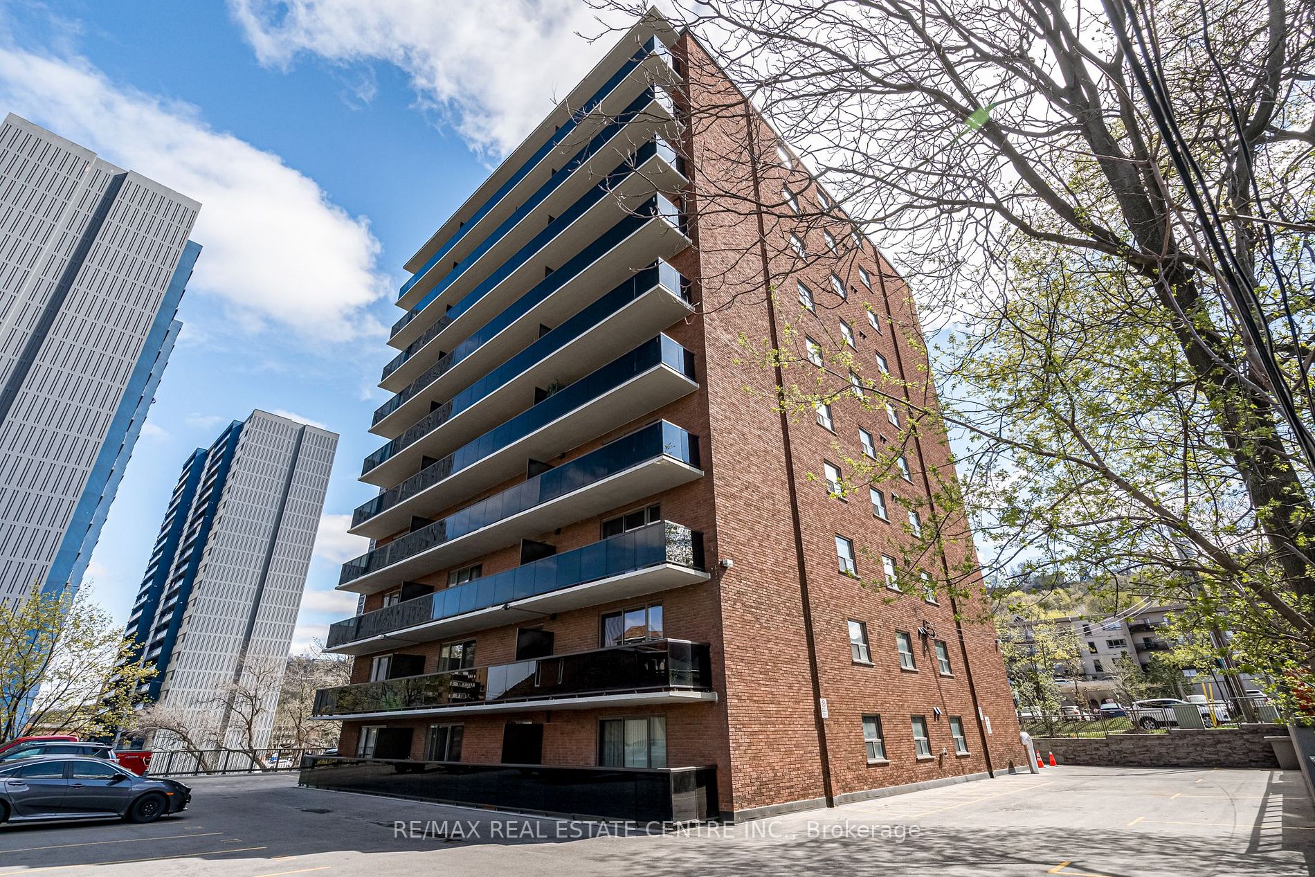 81 Charlton Ave E, #201