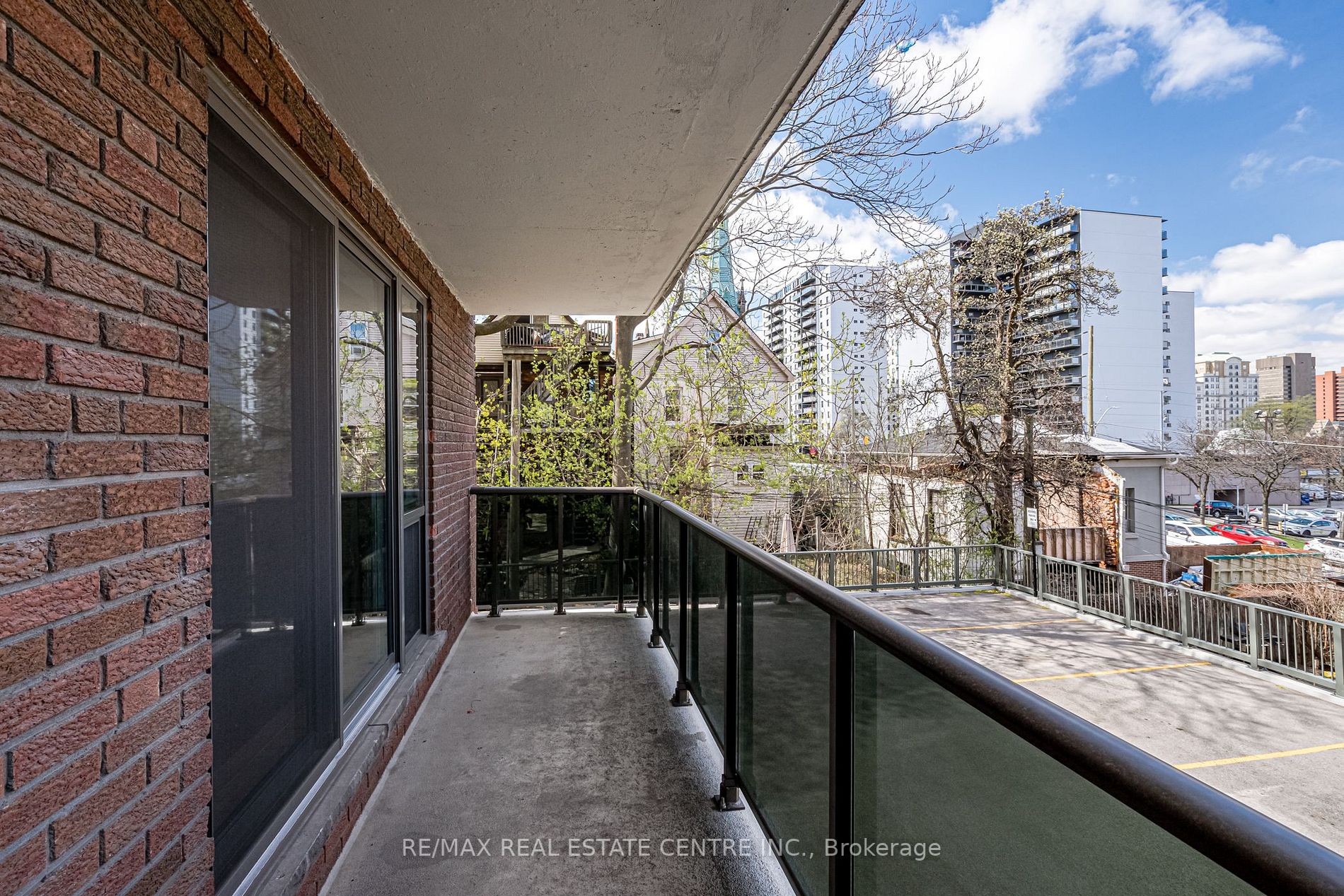 81 Charlton Ave E, #201