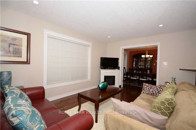 185 Silk Dr