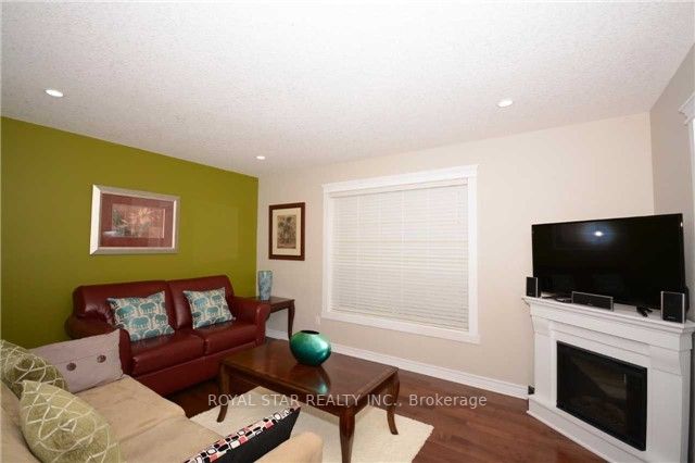 185 Silk Dr