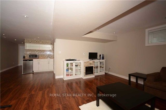 185 Silk Drive