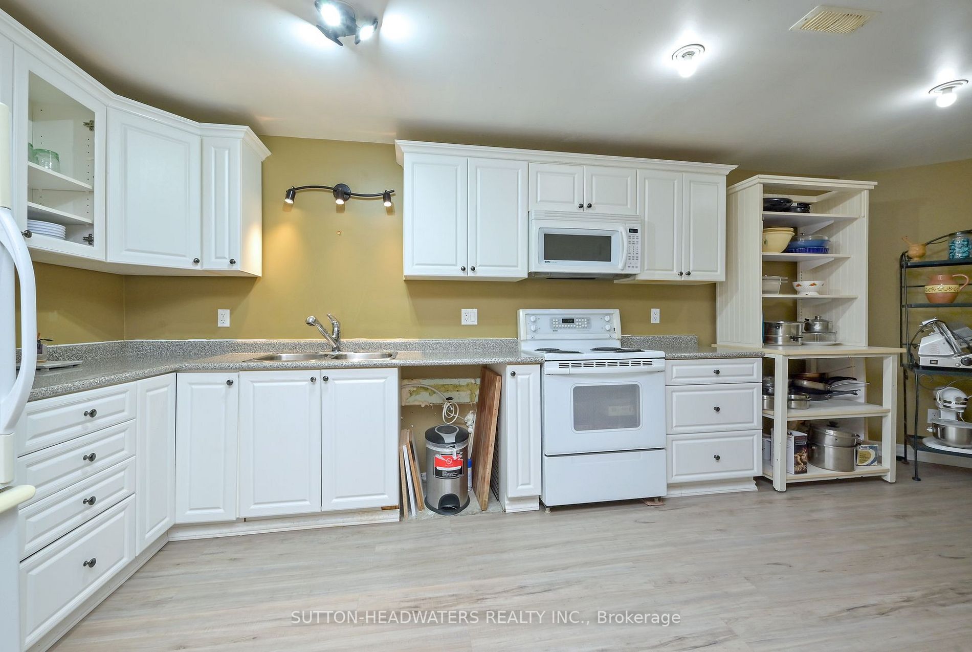 387181 20th Side Road E