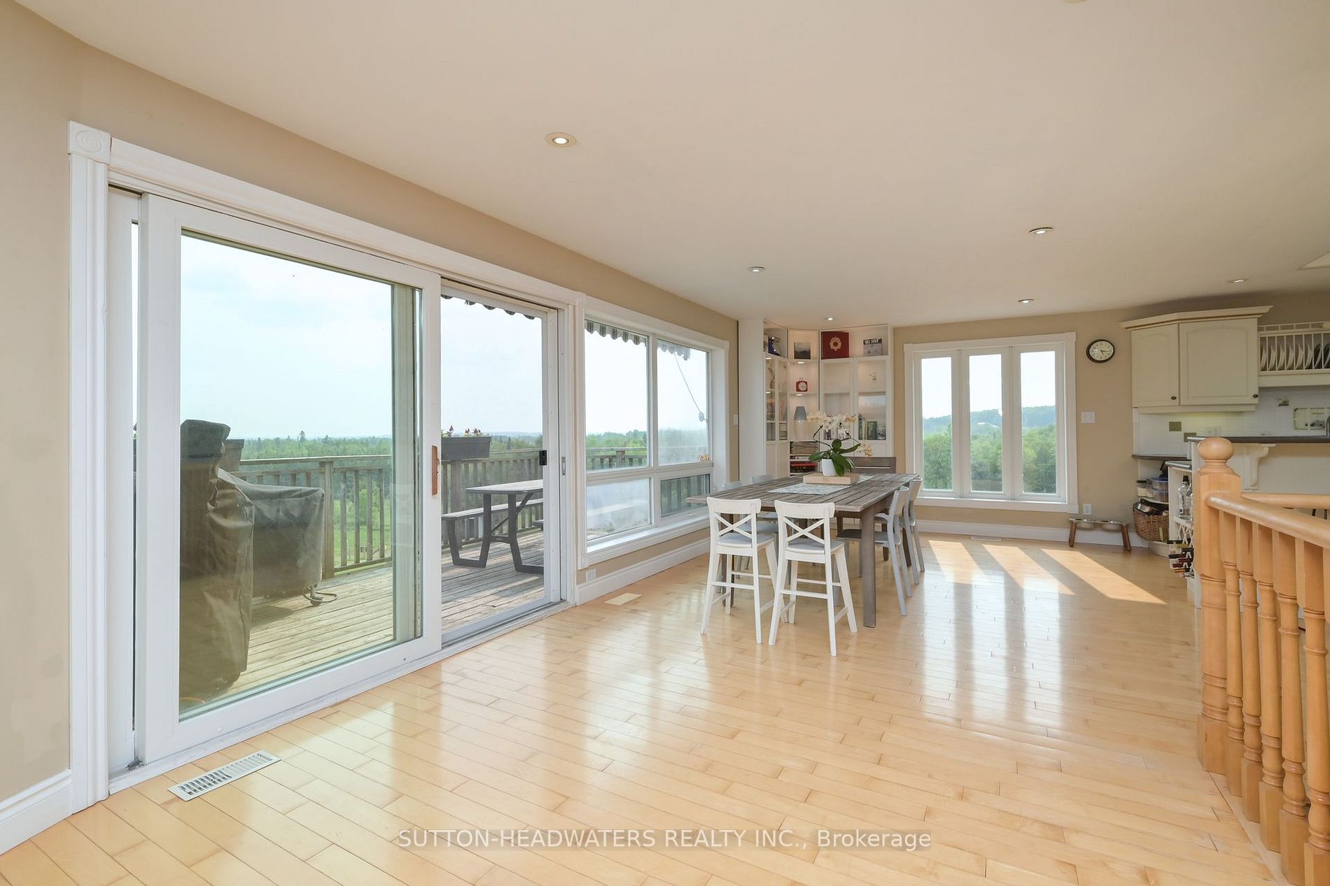 387181 20th Side Road E