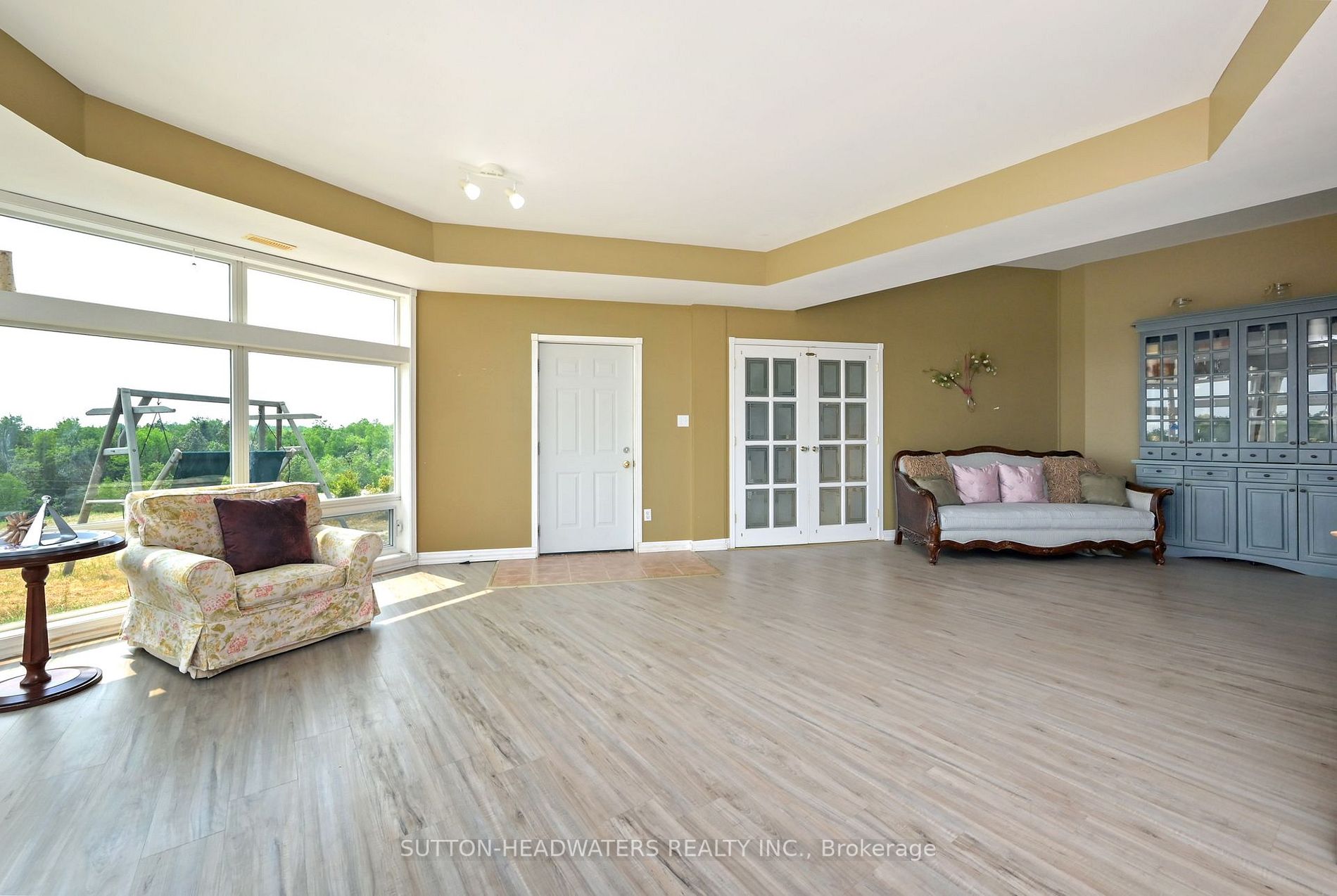 387181 20th Side Road E