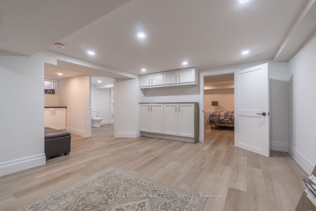 141 Walter Ave N, Hamilton