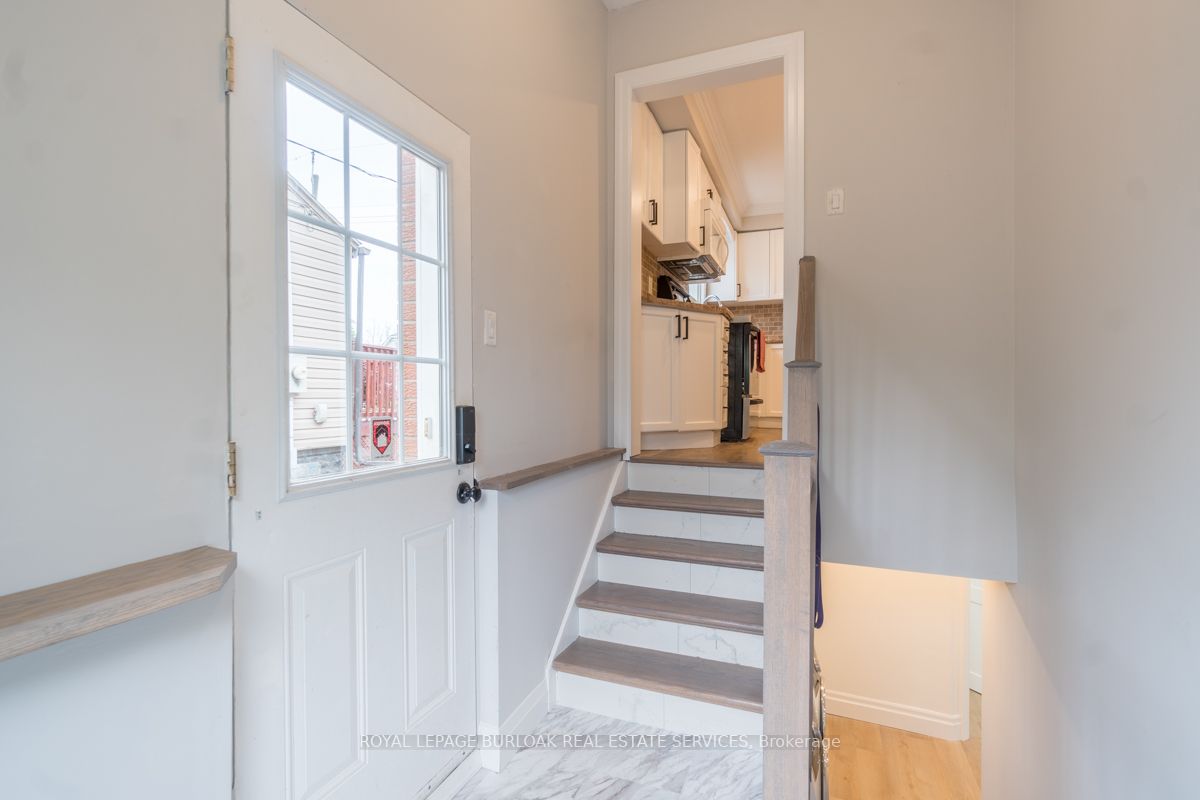 141 Walter Ave N, Hamilton