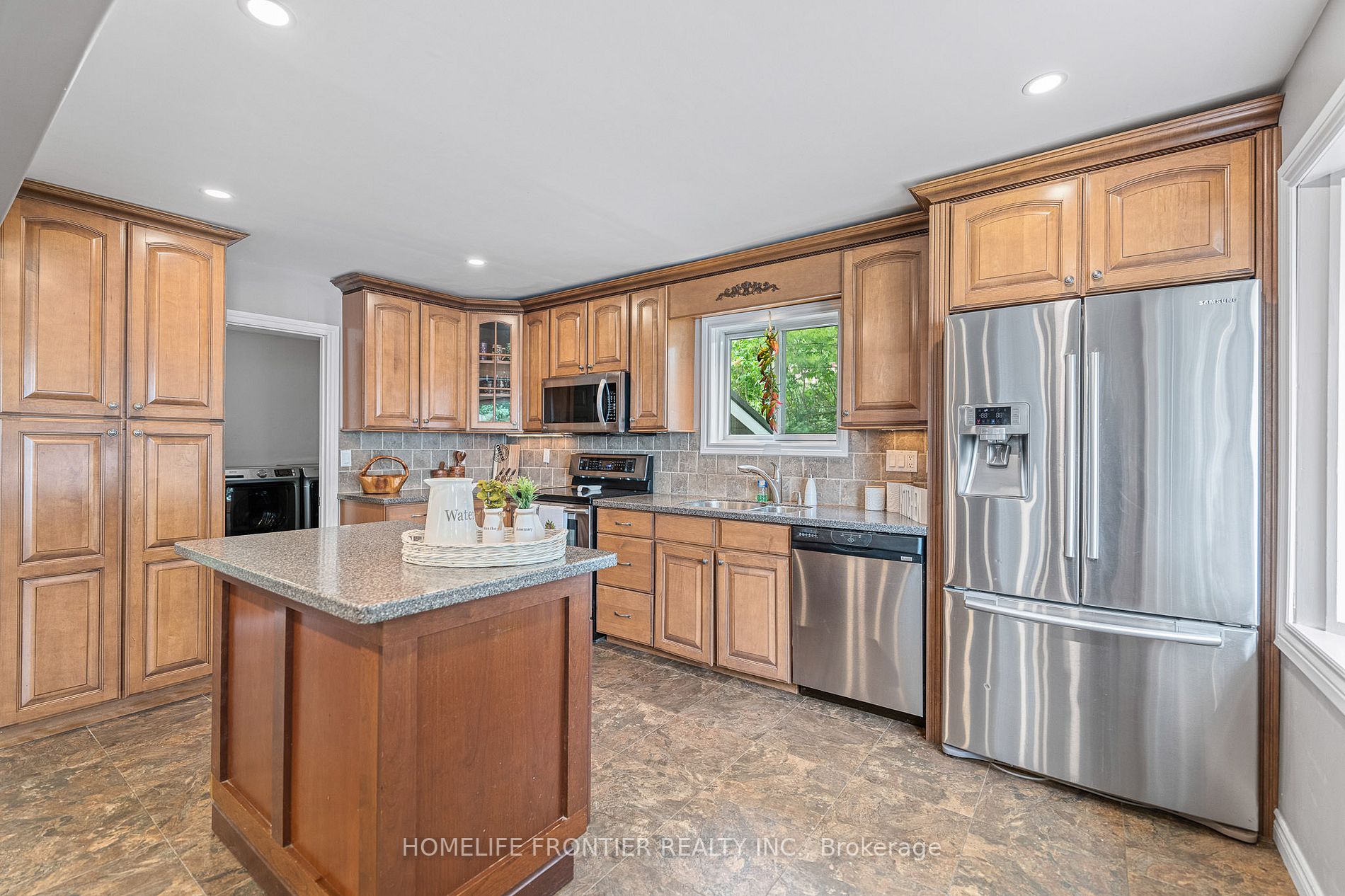 6 Lakeview Park Road