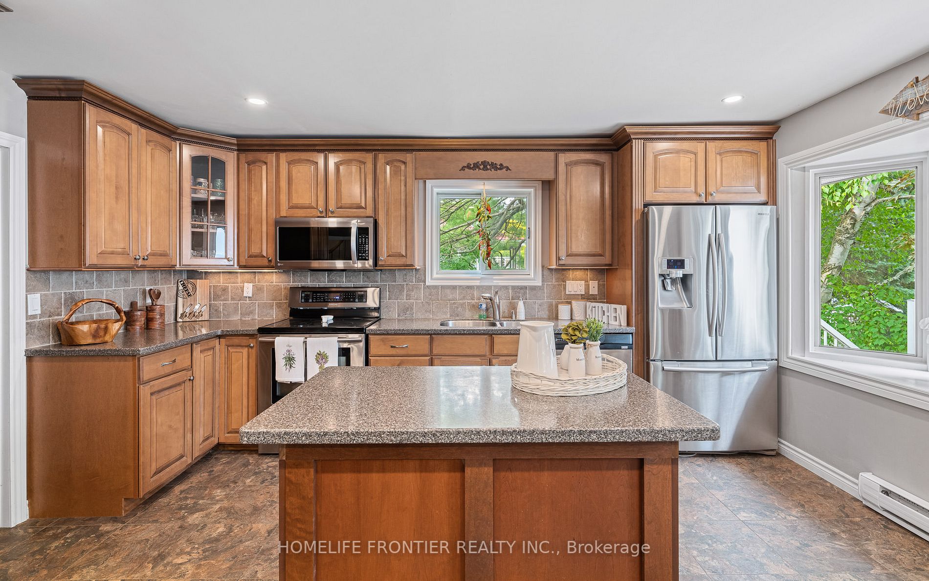 6 Lakeview Park Road
