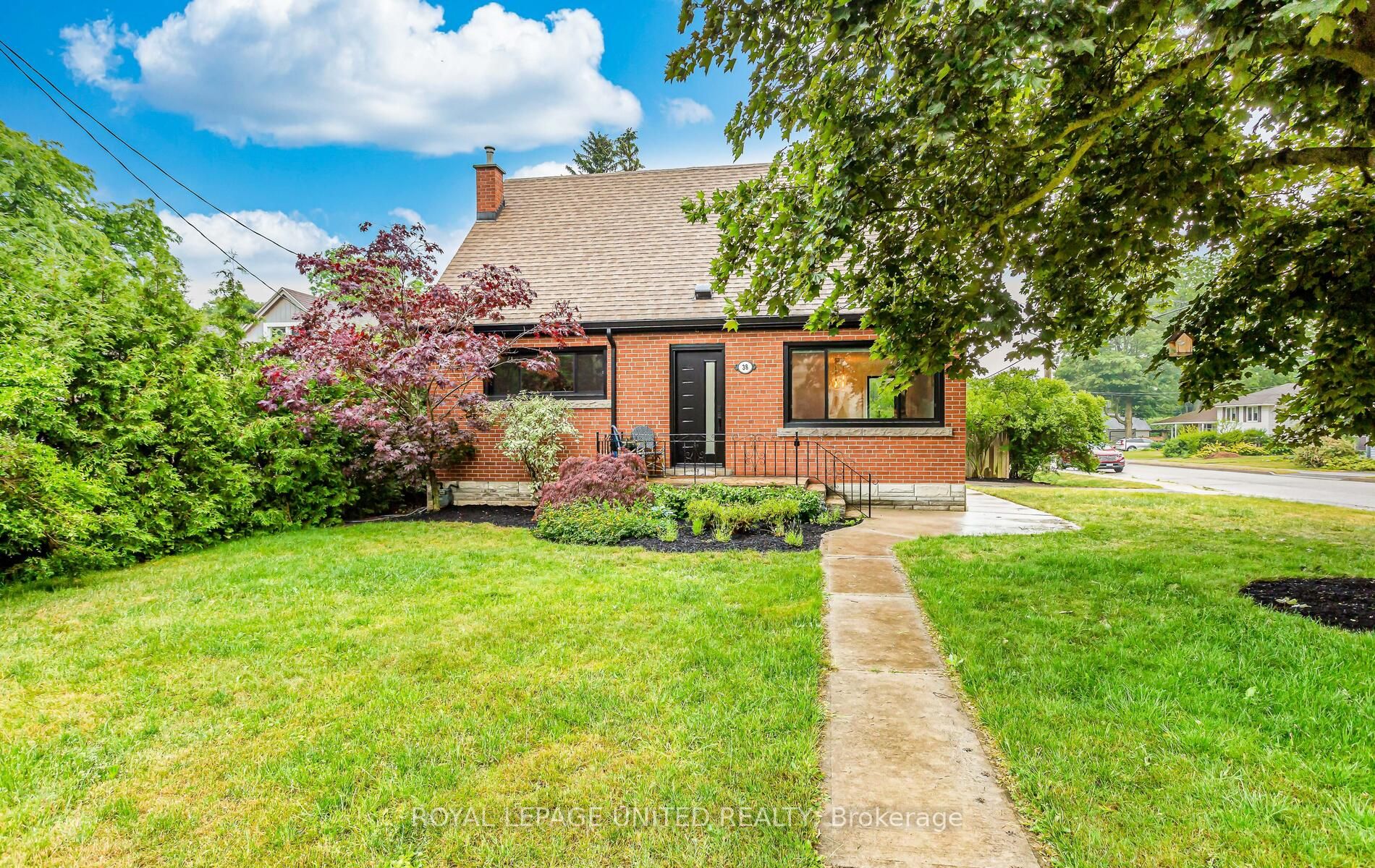 38 Wellington St