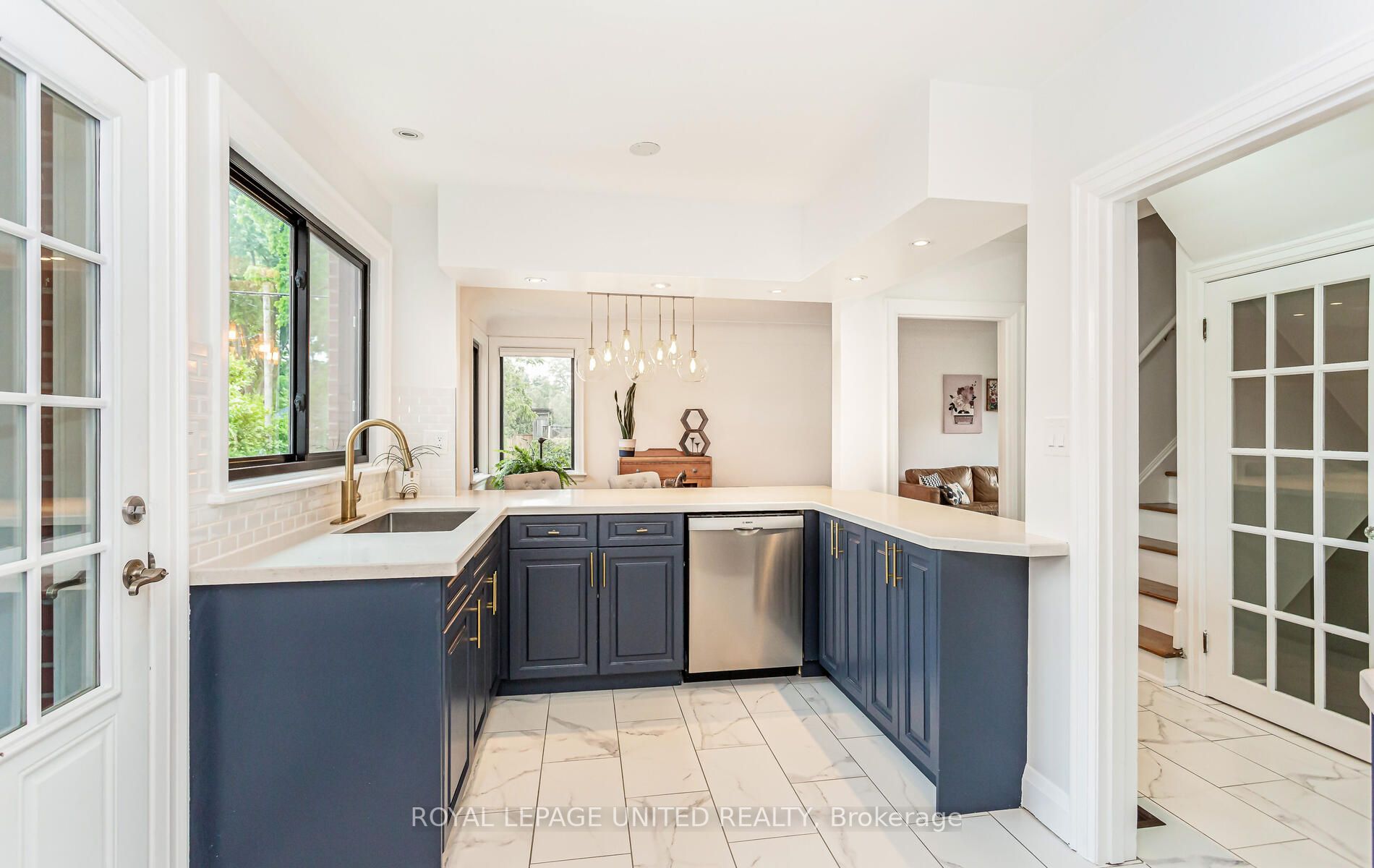 38 Wellington St