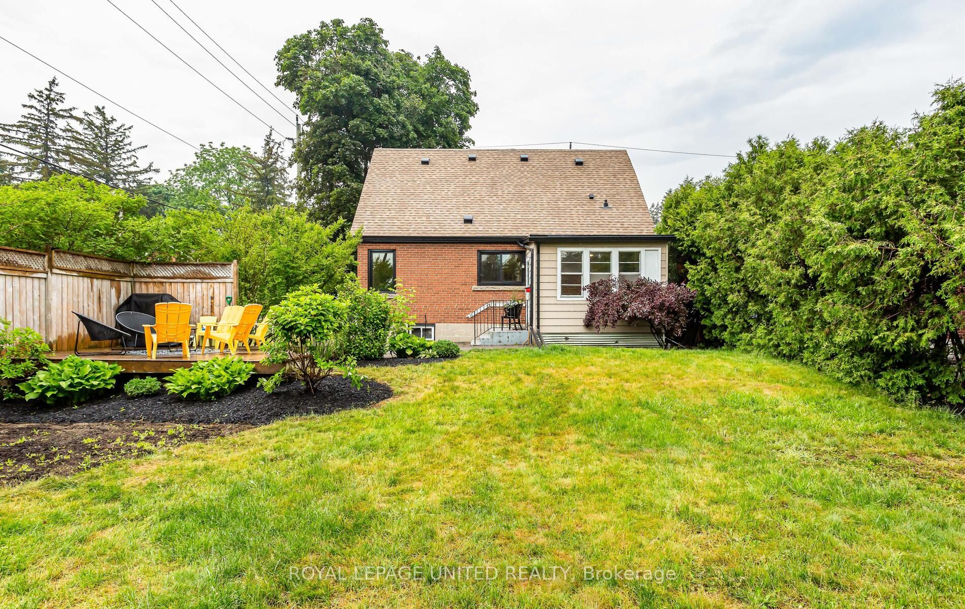38 Wellington St