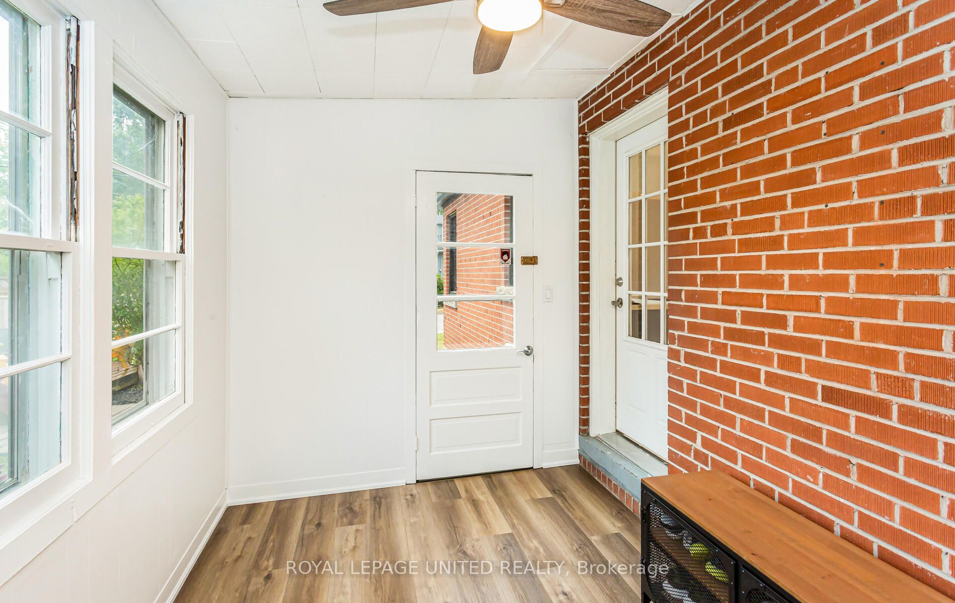 38 Wellington St