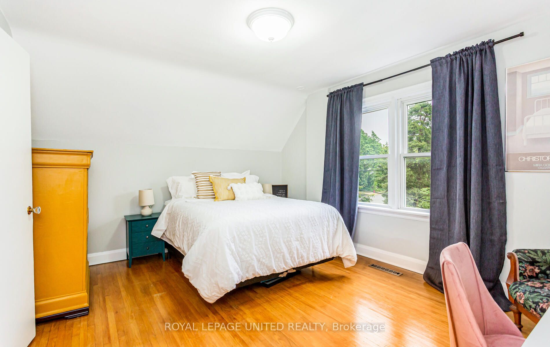 38 Wellington St