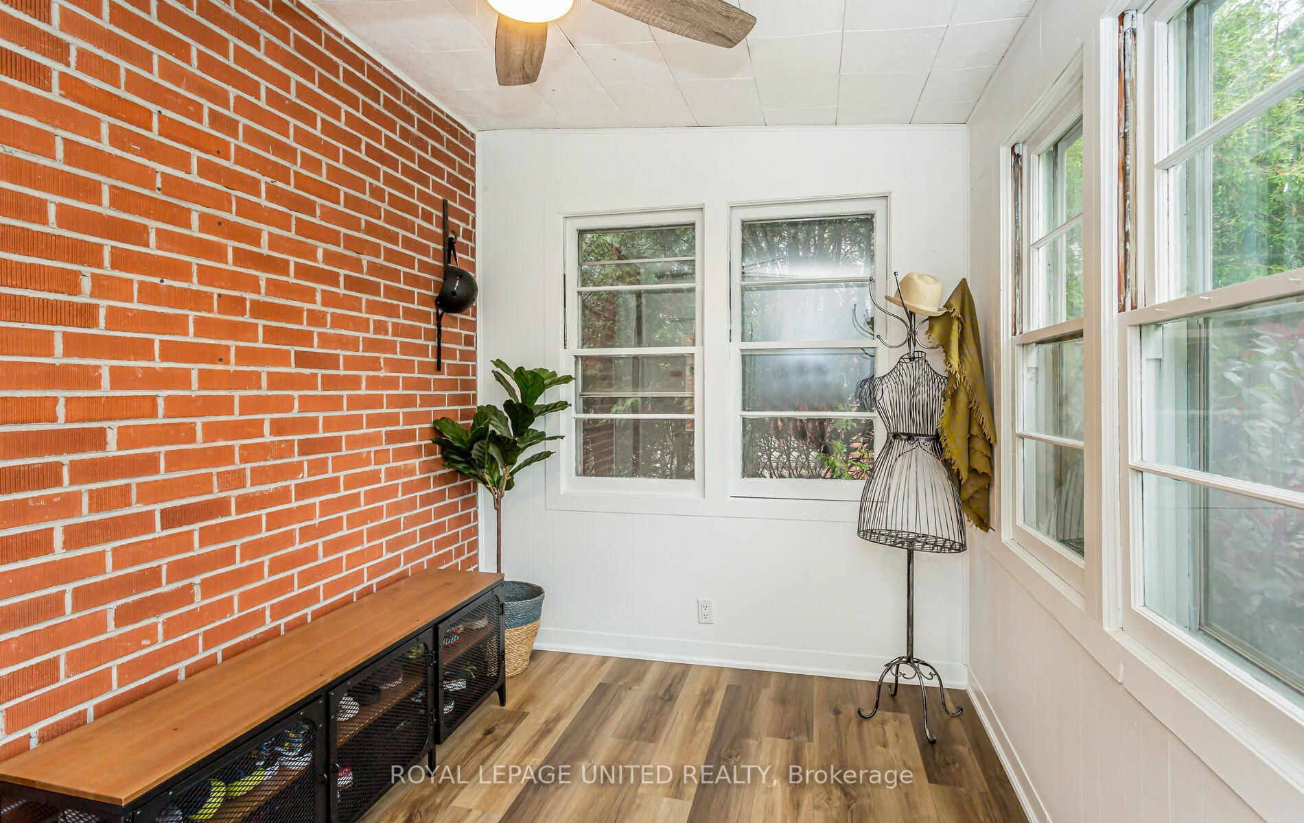 38 Wellington St