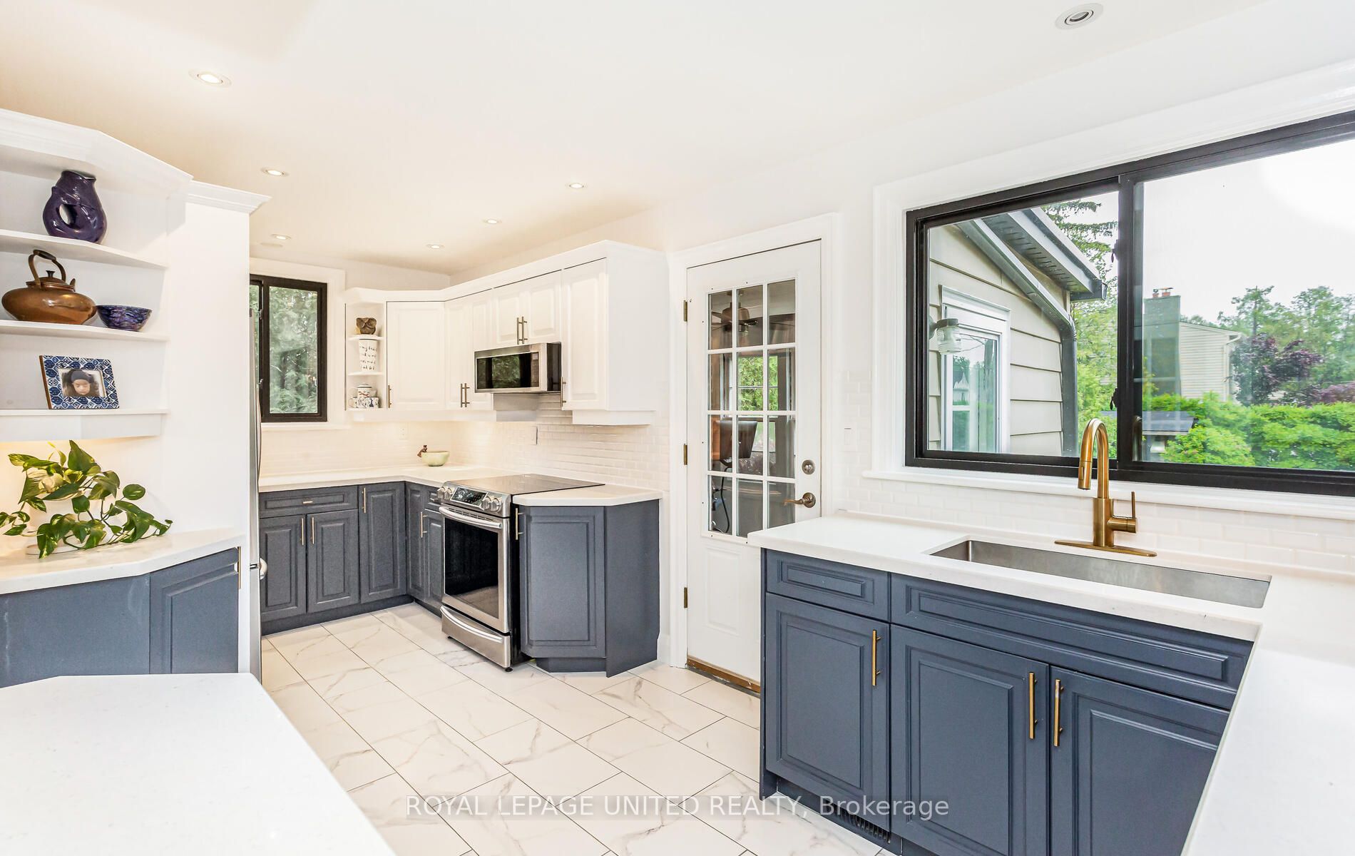 38 Wellington St