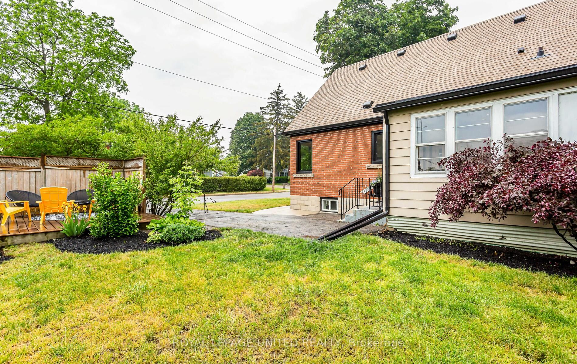 38 Wellington St