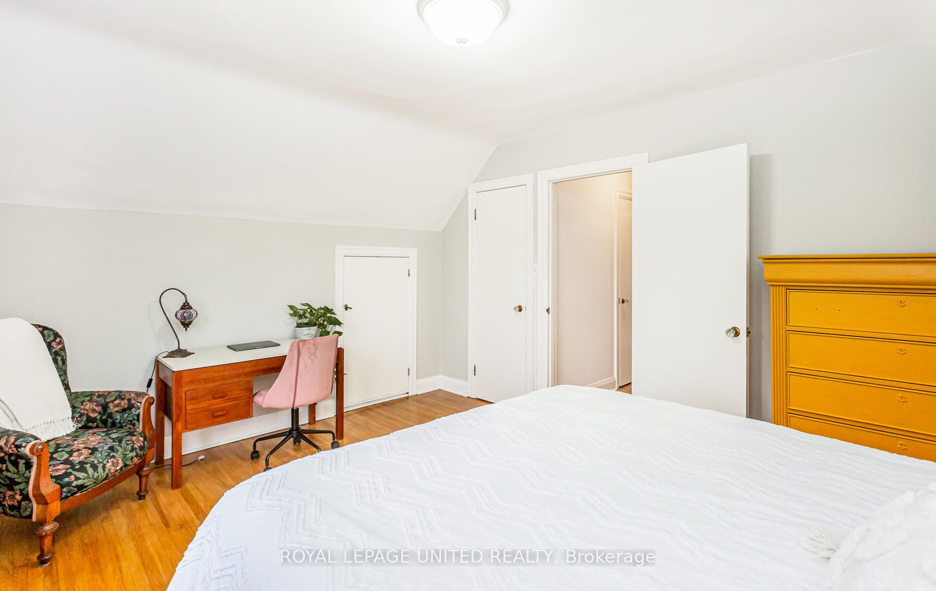 38 Wellington St