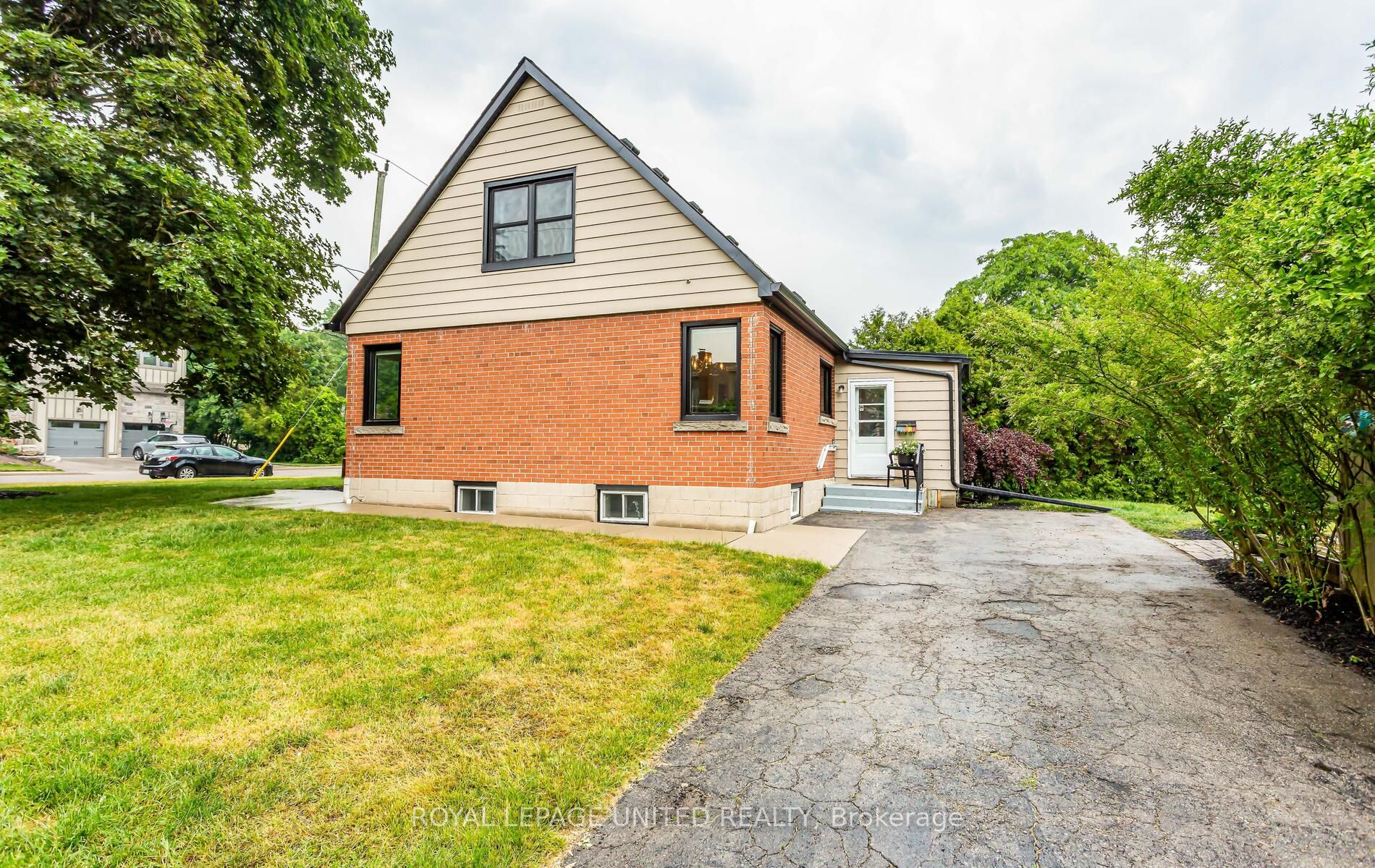 38 Wellington St