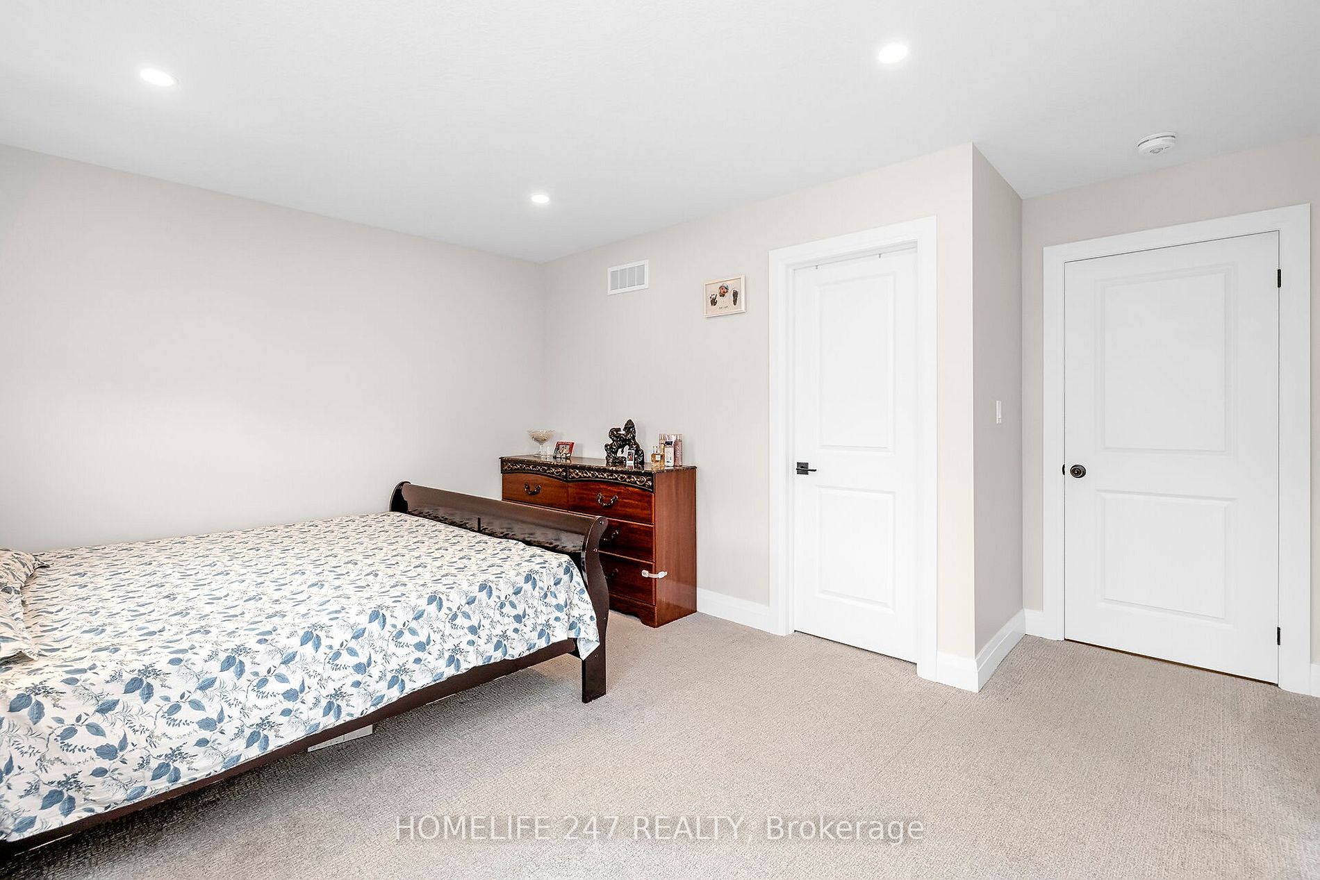 23 Forfar Ave