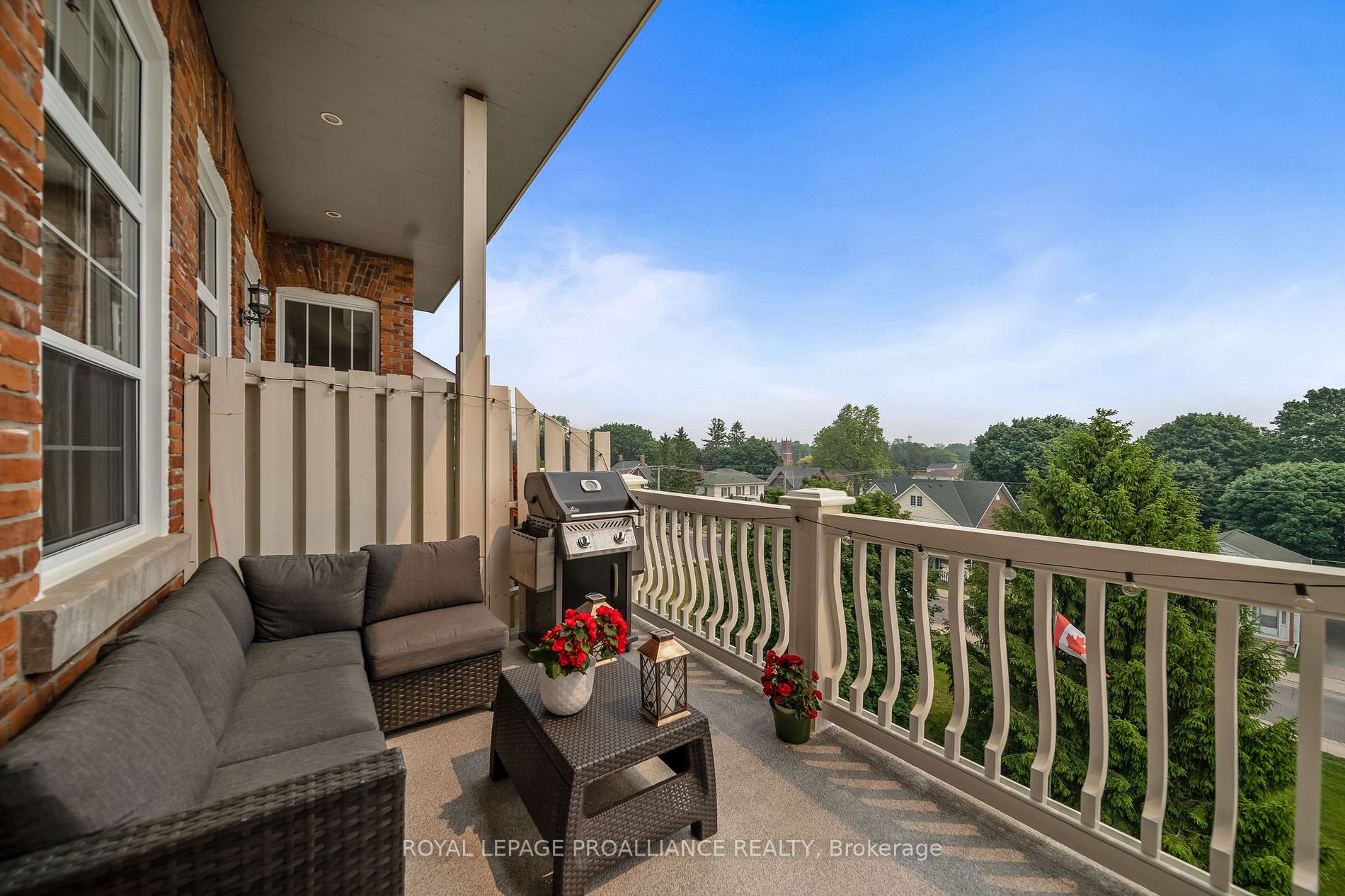 323 George St, #403