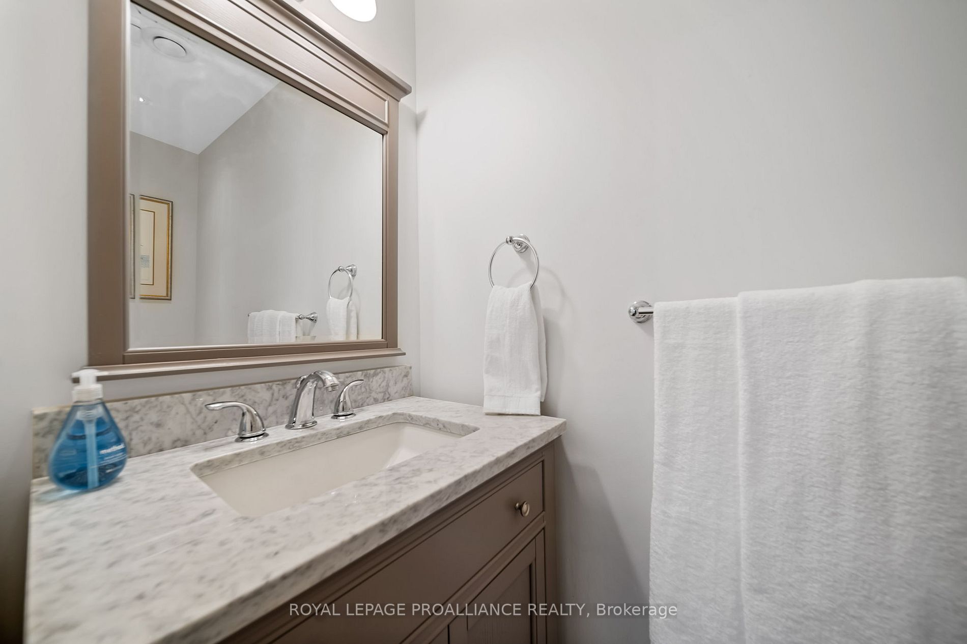 323 George St, #403