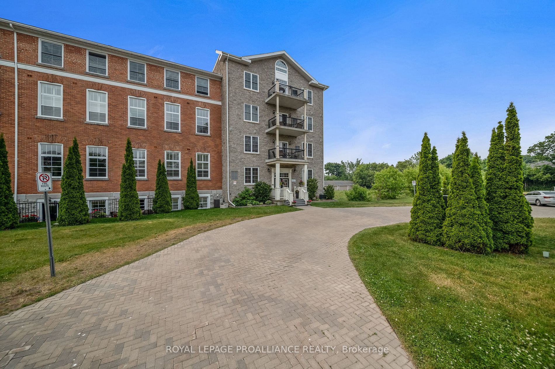 323 George St, #403