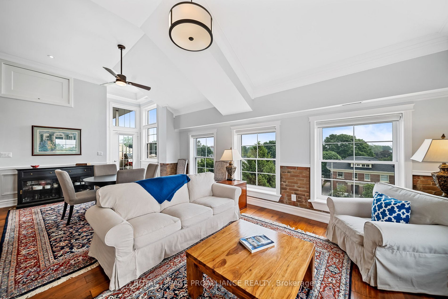 323 George St, #403