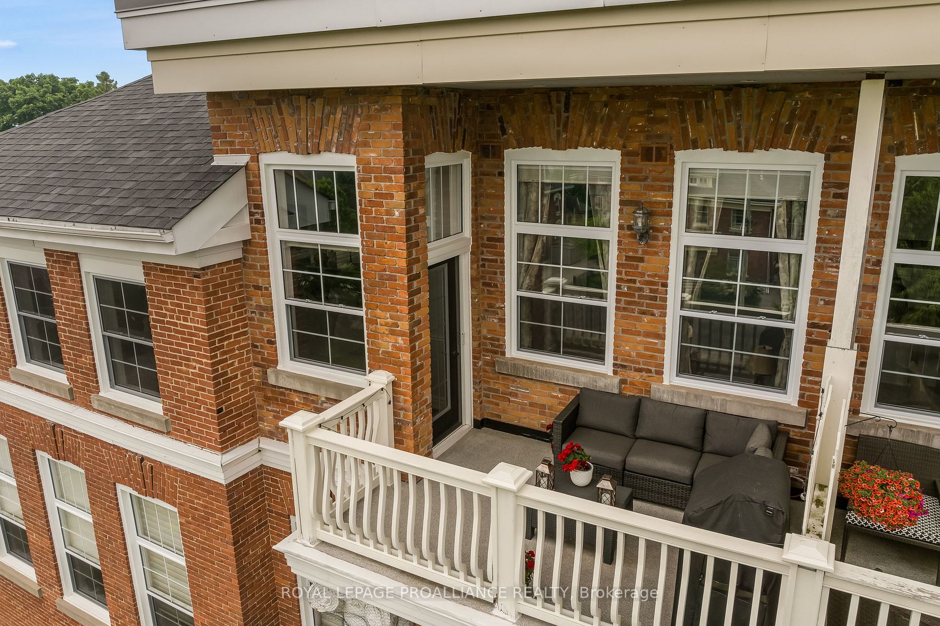 323 George St, #403