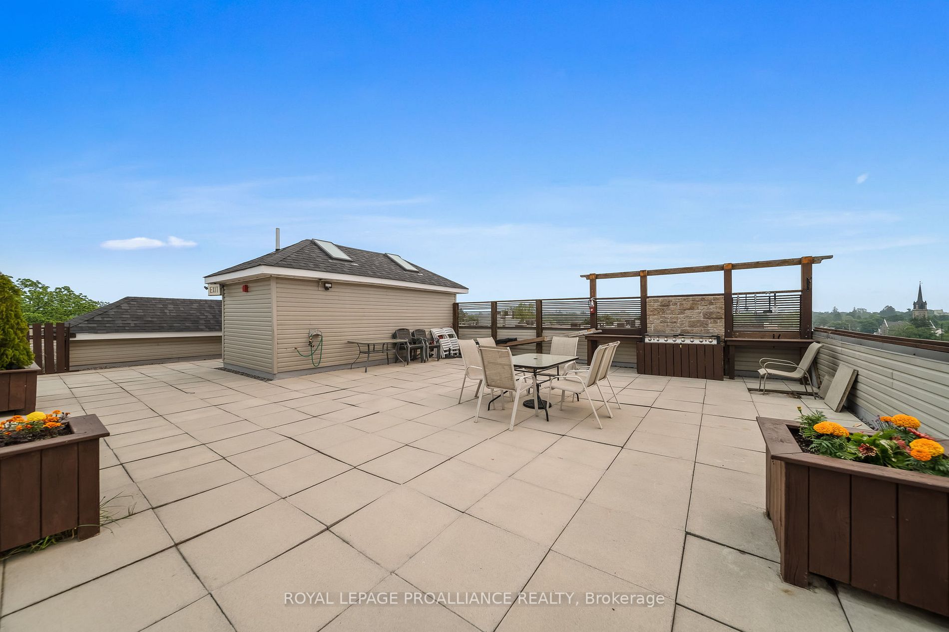 323 George St, #403