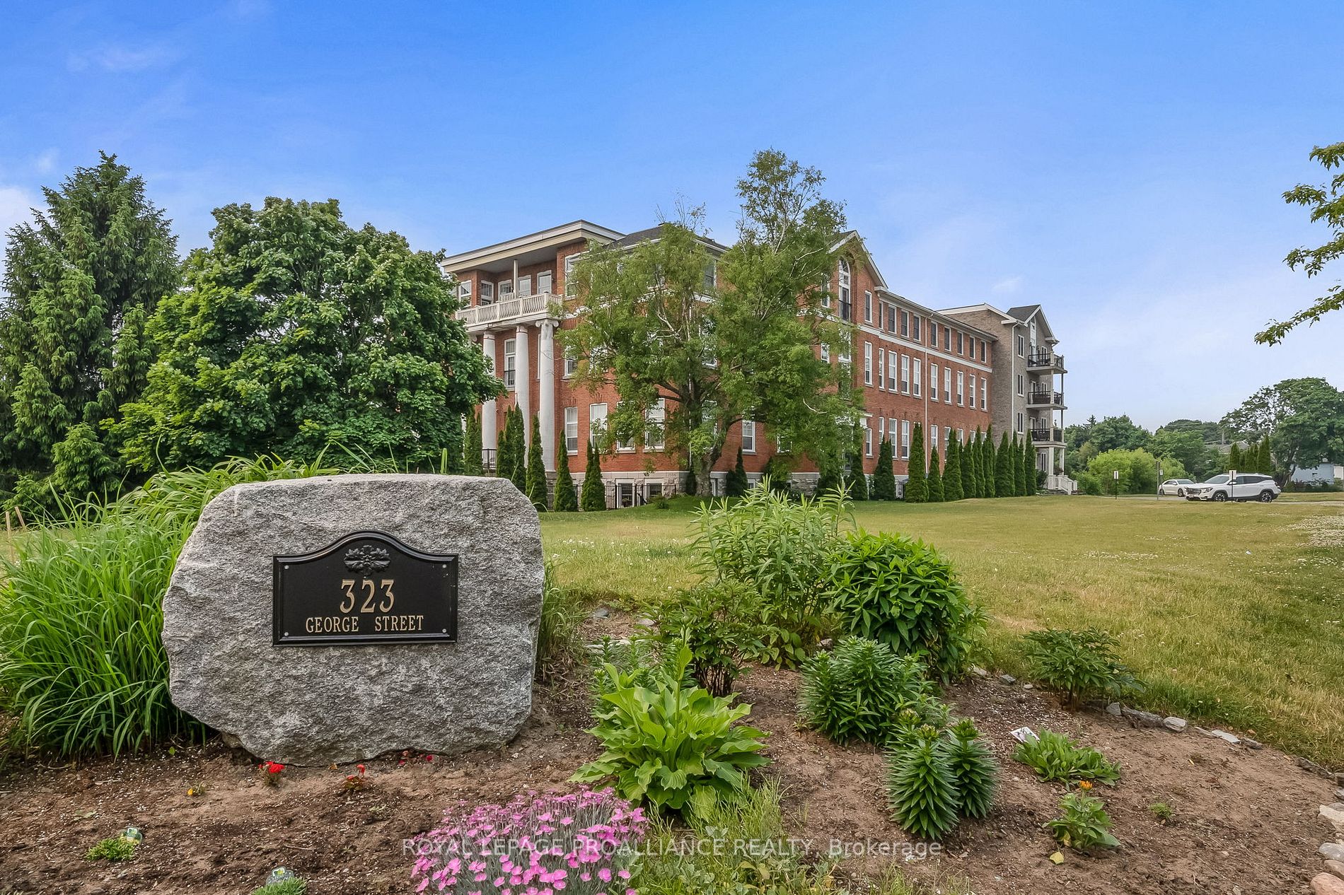 323 George St, #403