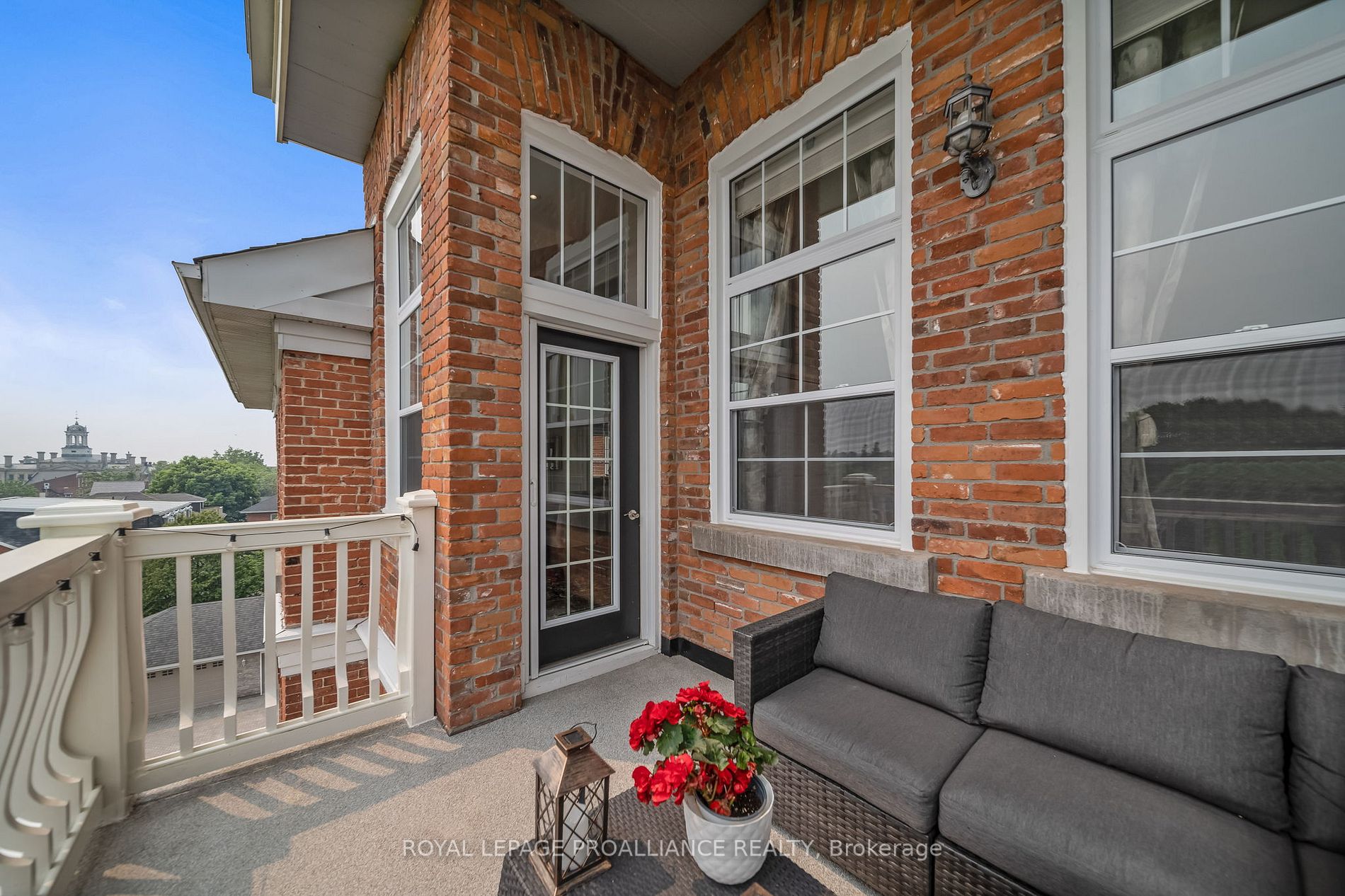 323 George St, #403
