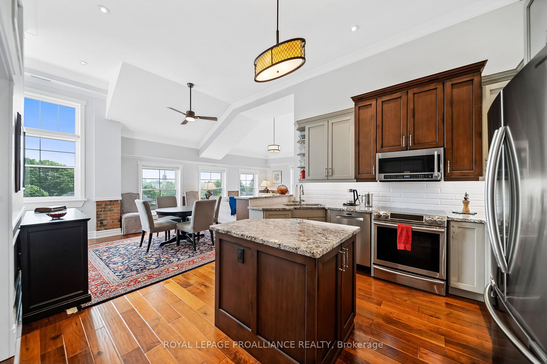 323 George St, #403