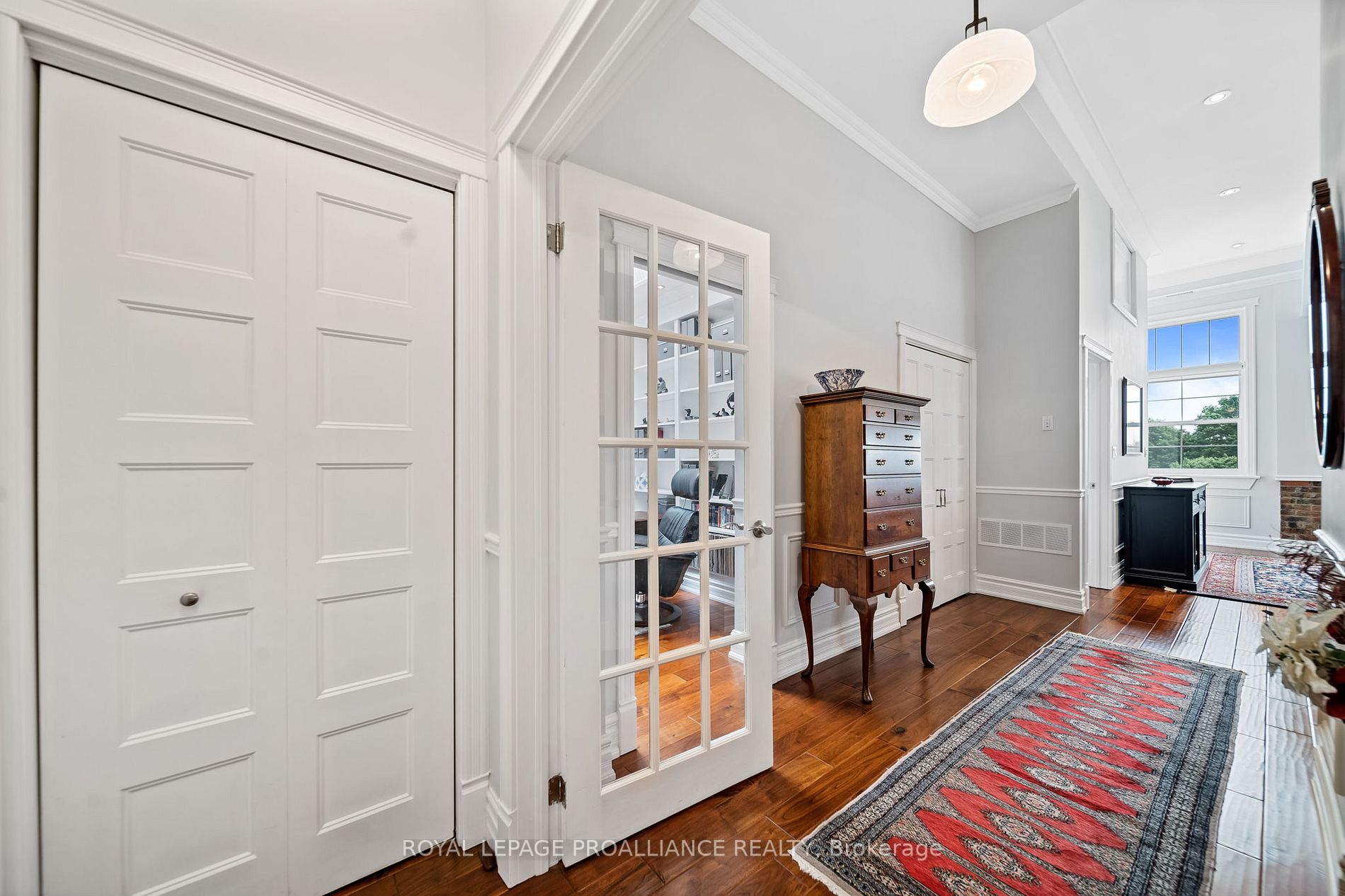 323 George St, #403