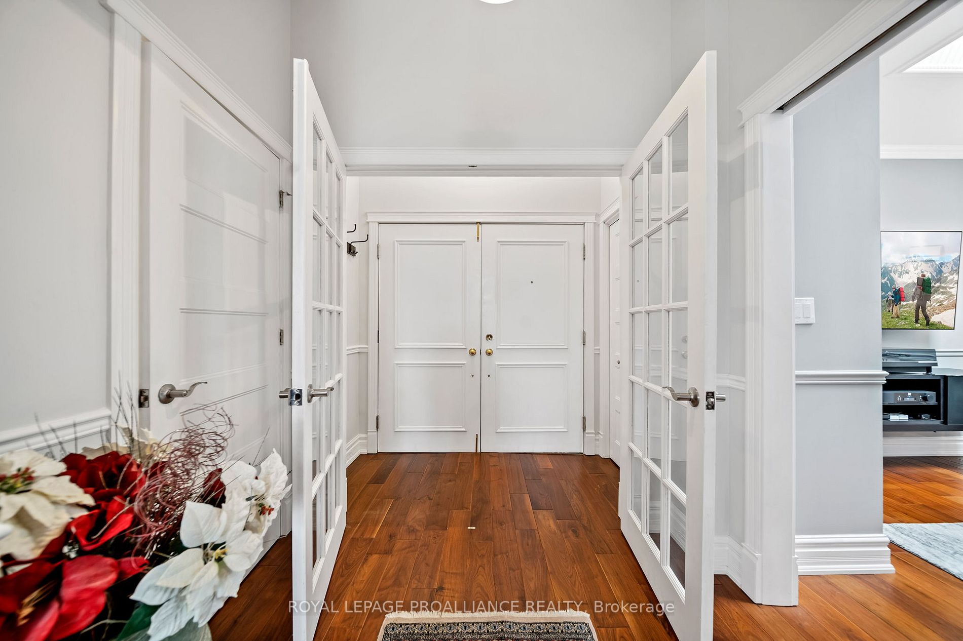 323 George St, #403