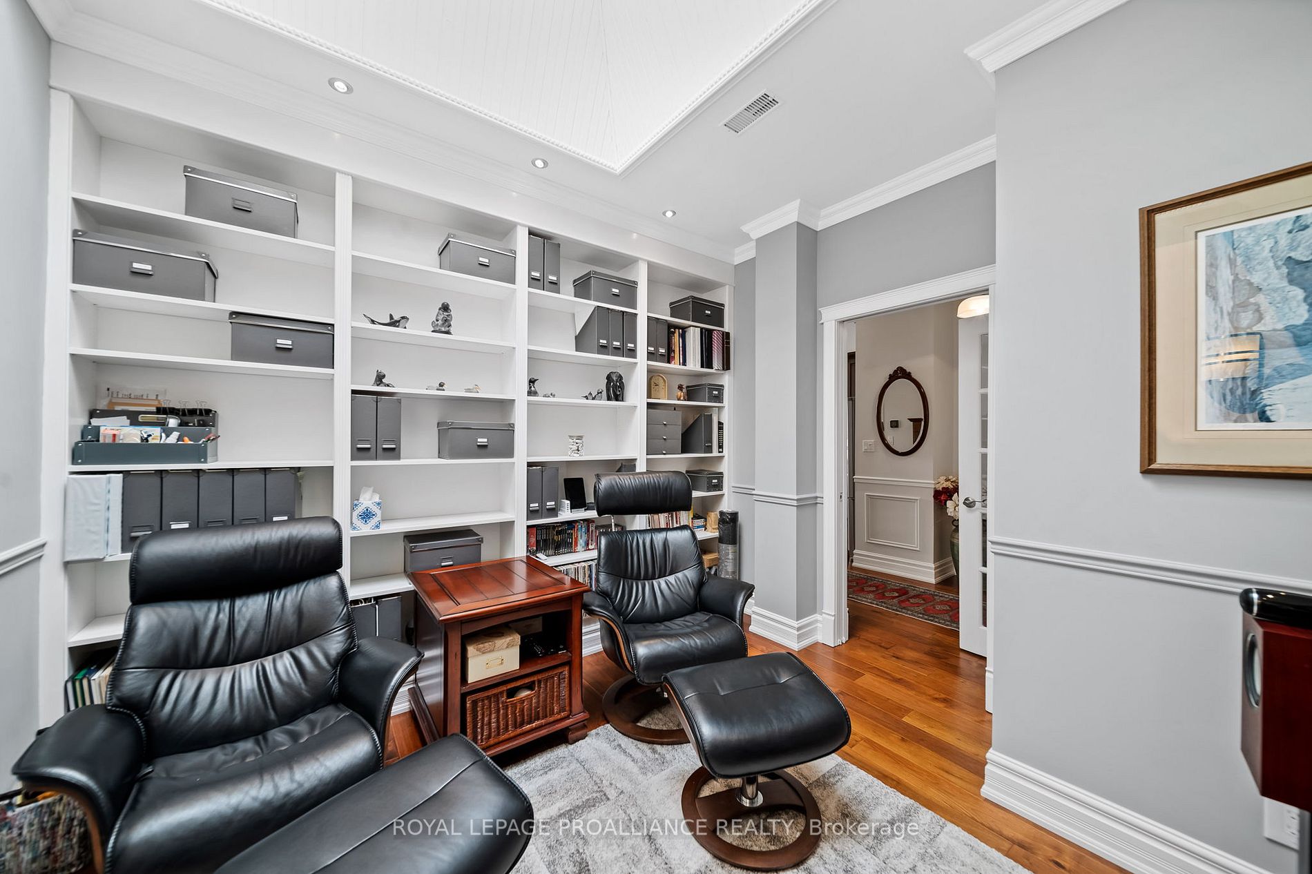 323 George St, #403