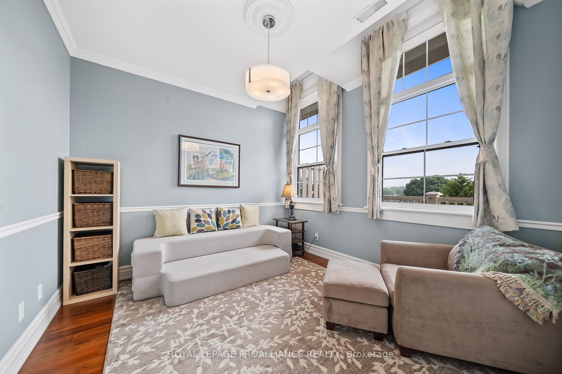 323 George St, #403