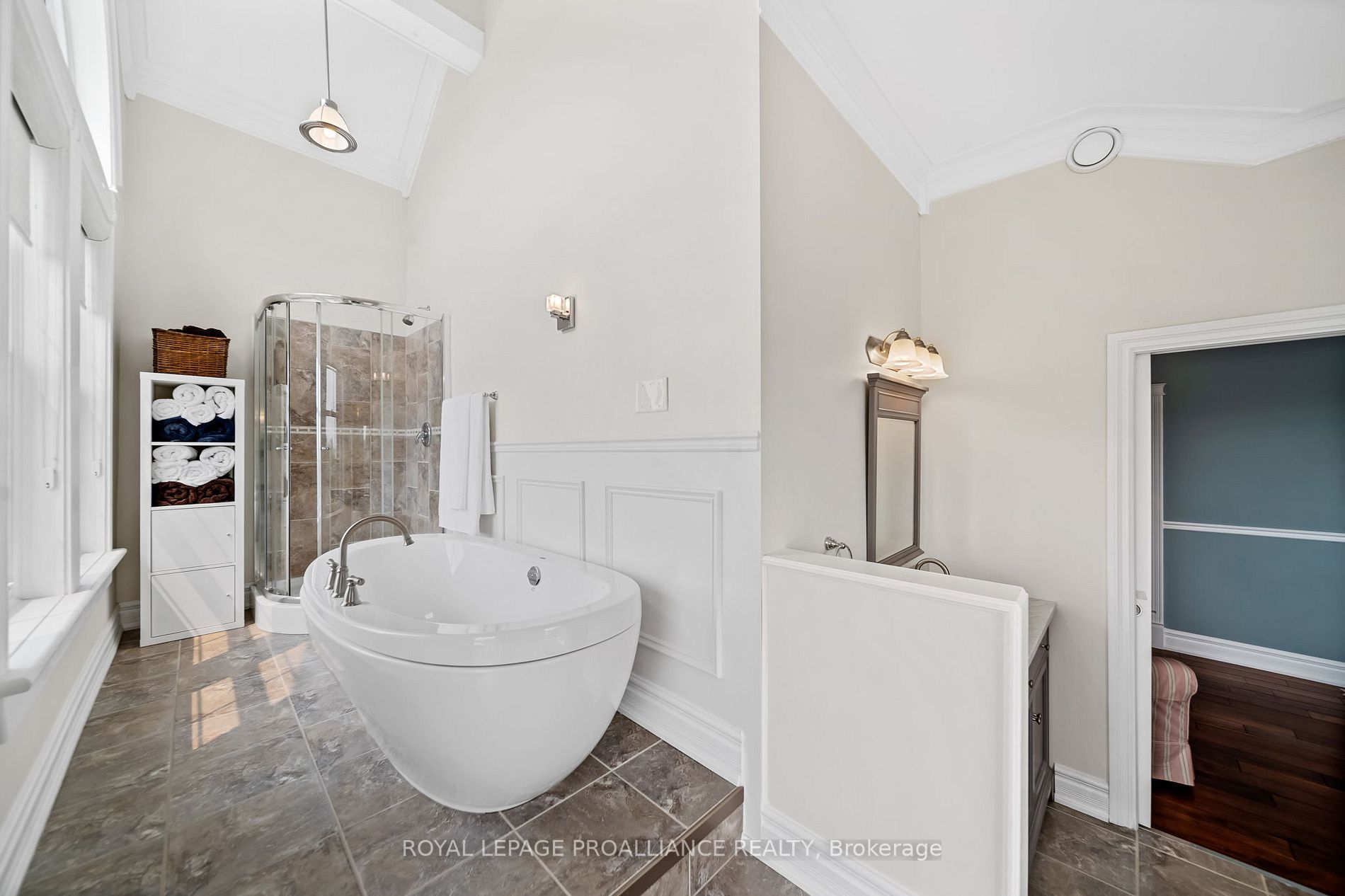 323 George St, #403