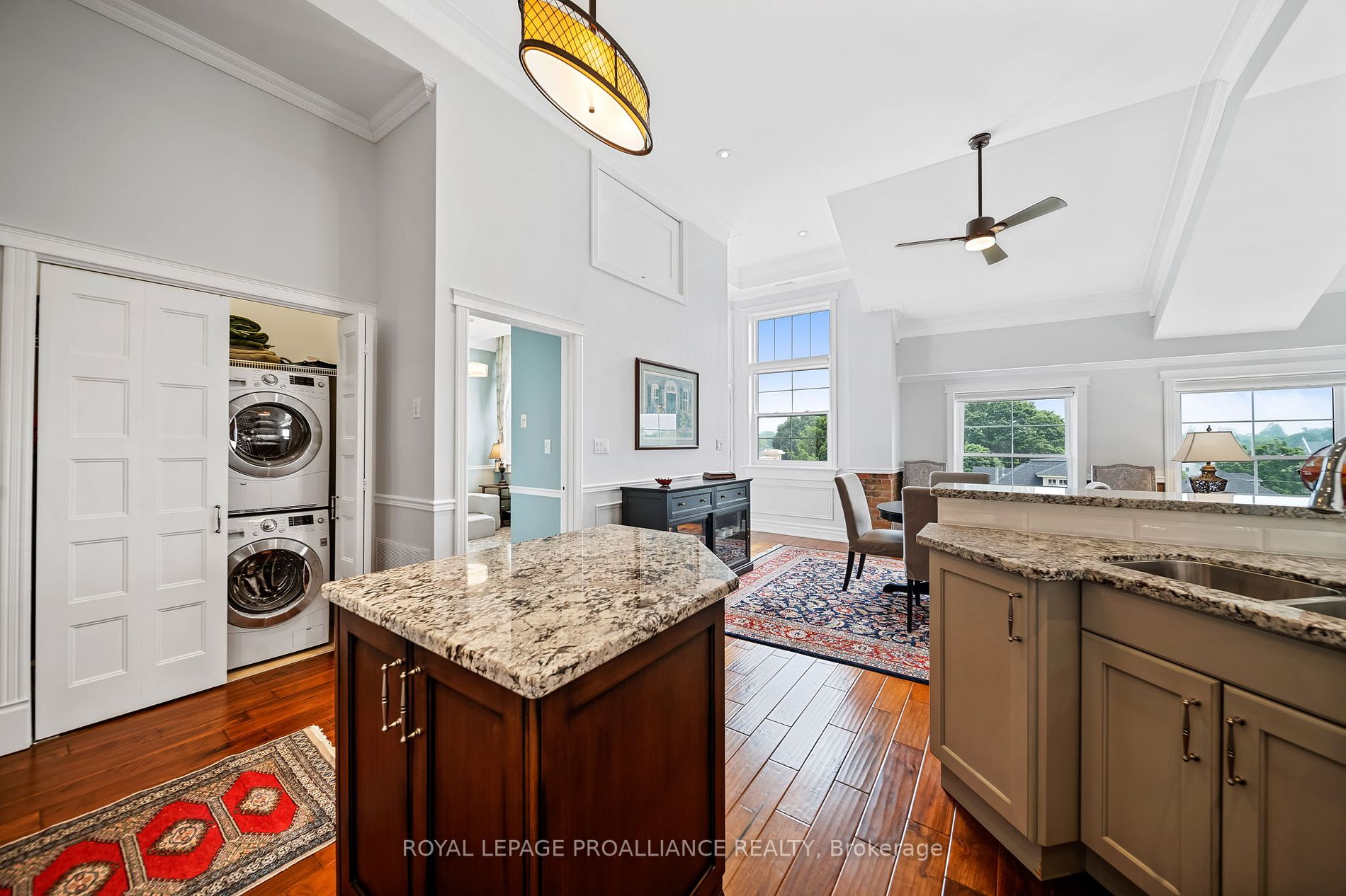 323 George St, #403