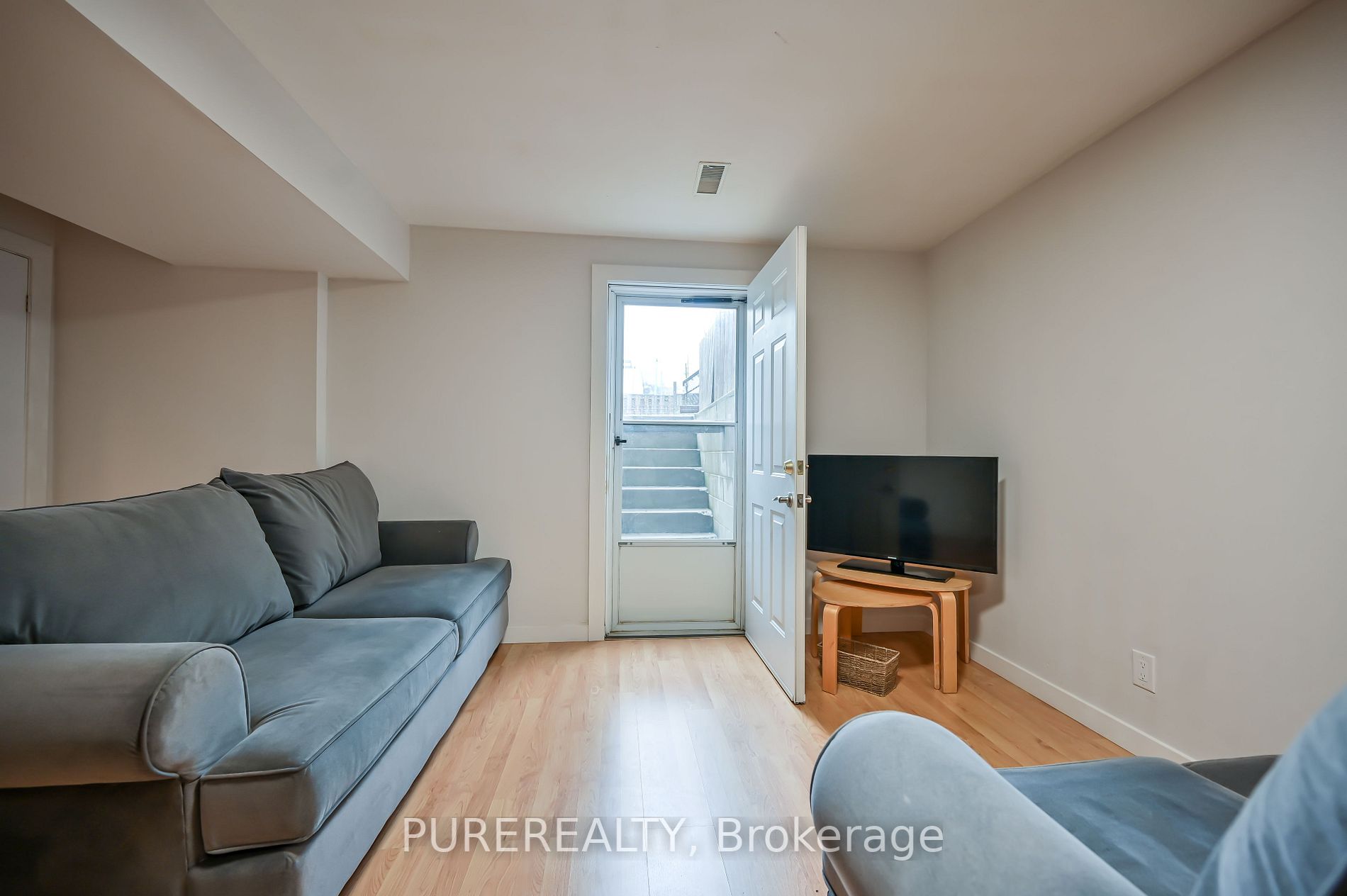 5 Longview Dr