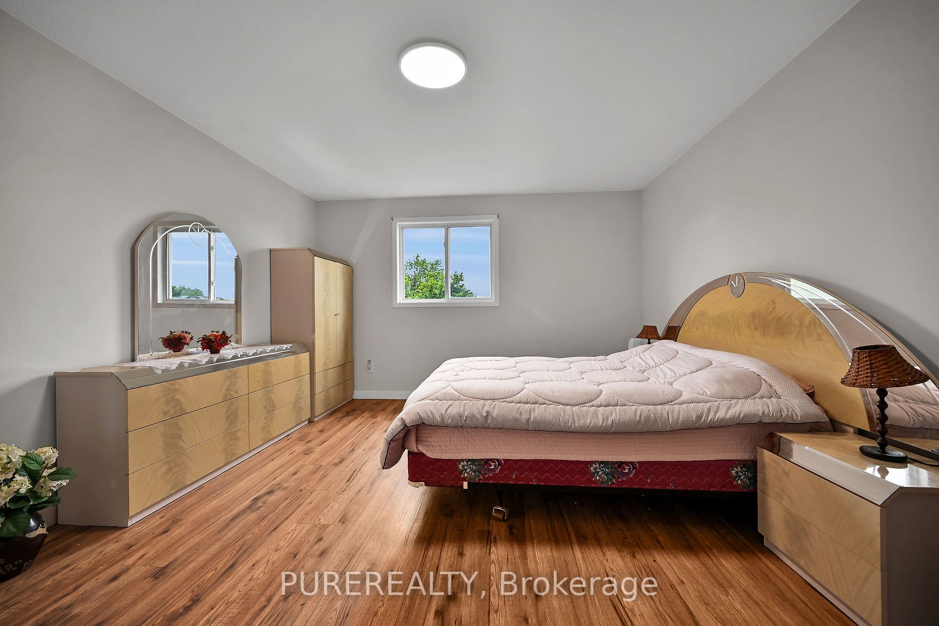 5 Longview Dr