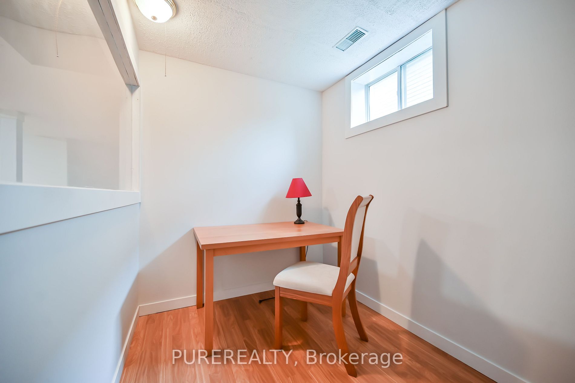 5 Longview Dr