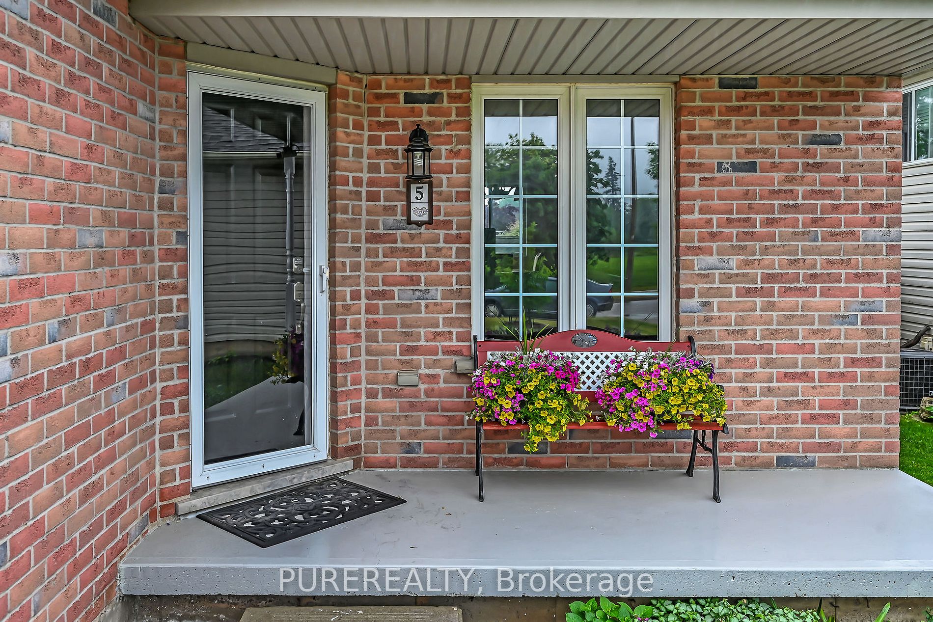 5 Longview Dr