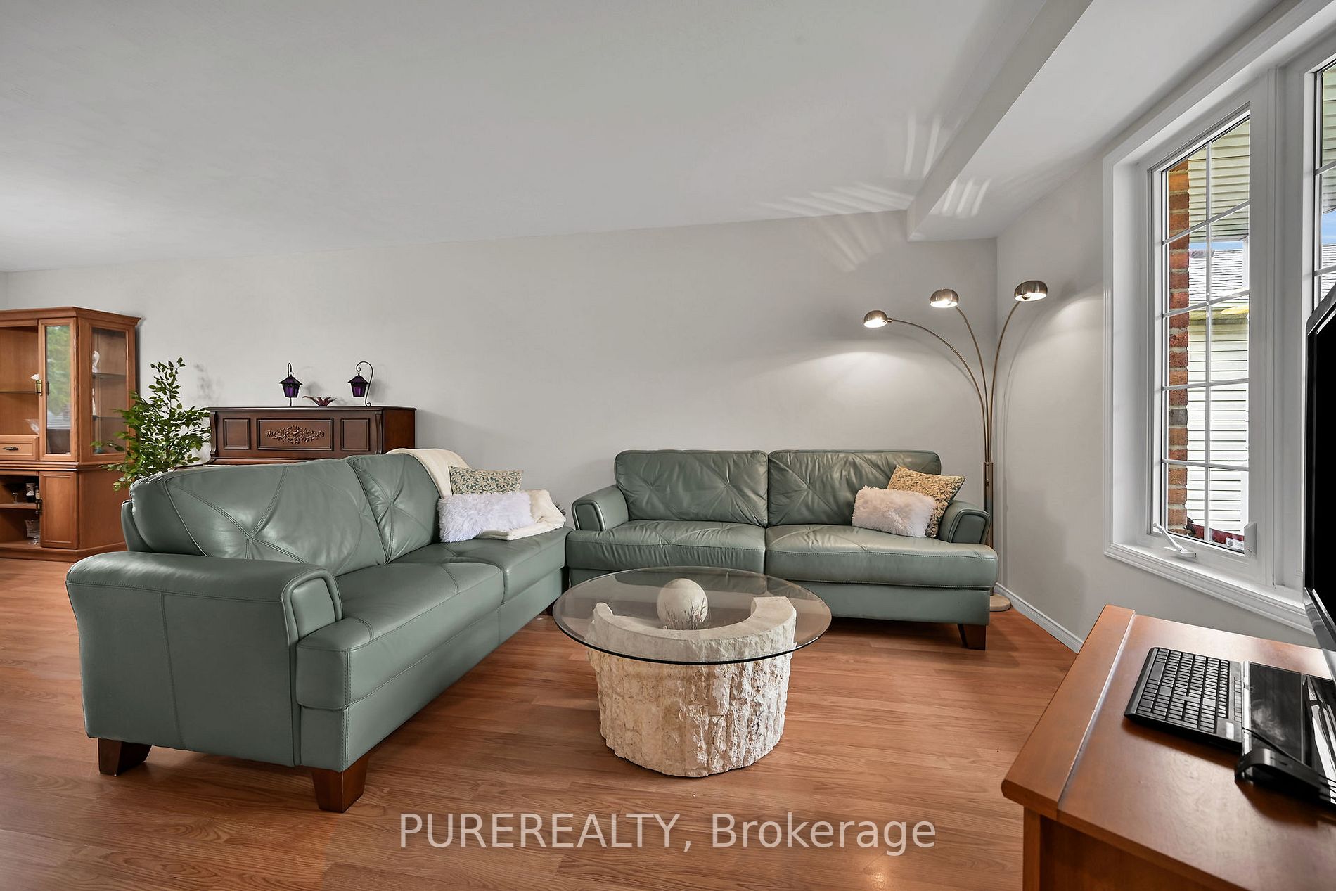 5 Longview Dr