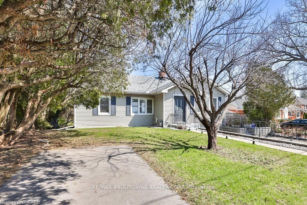 6 Tupper Blvd