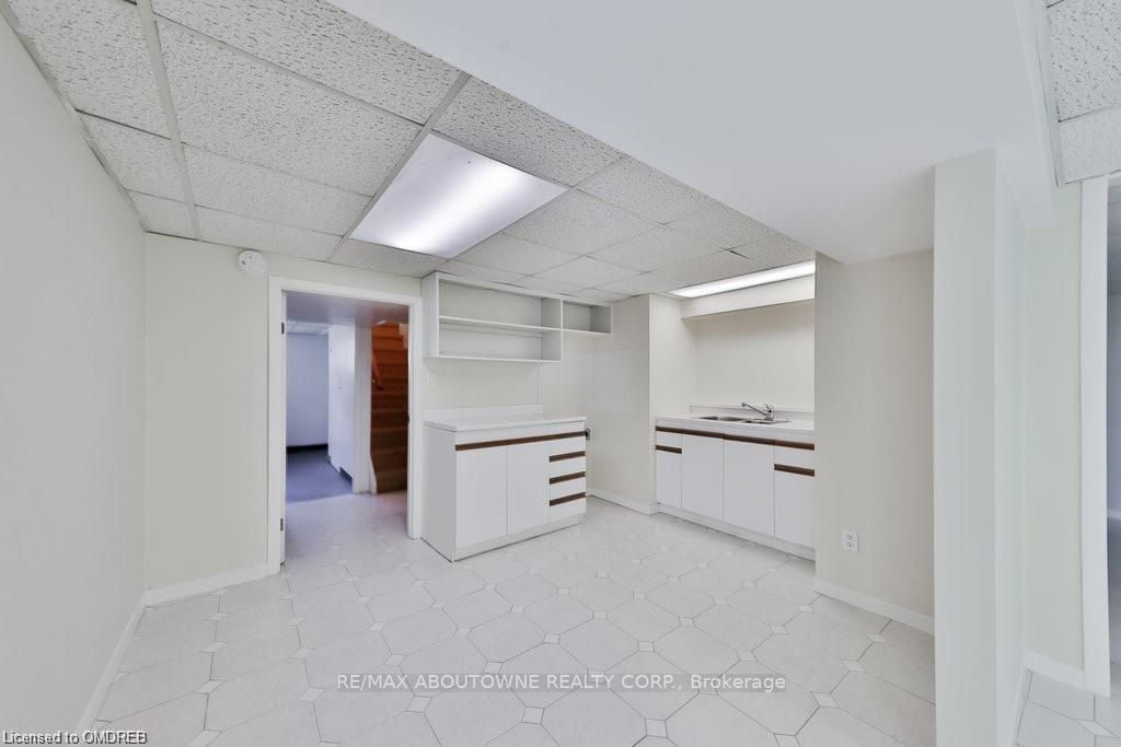6 Tupper Blvd